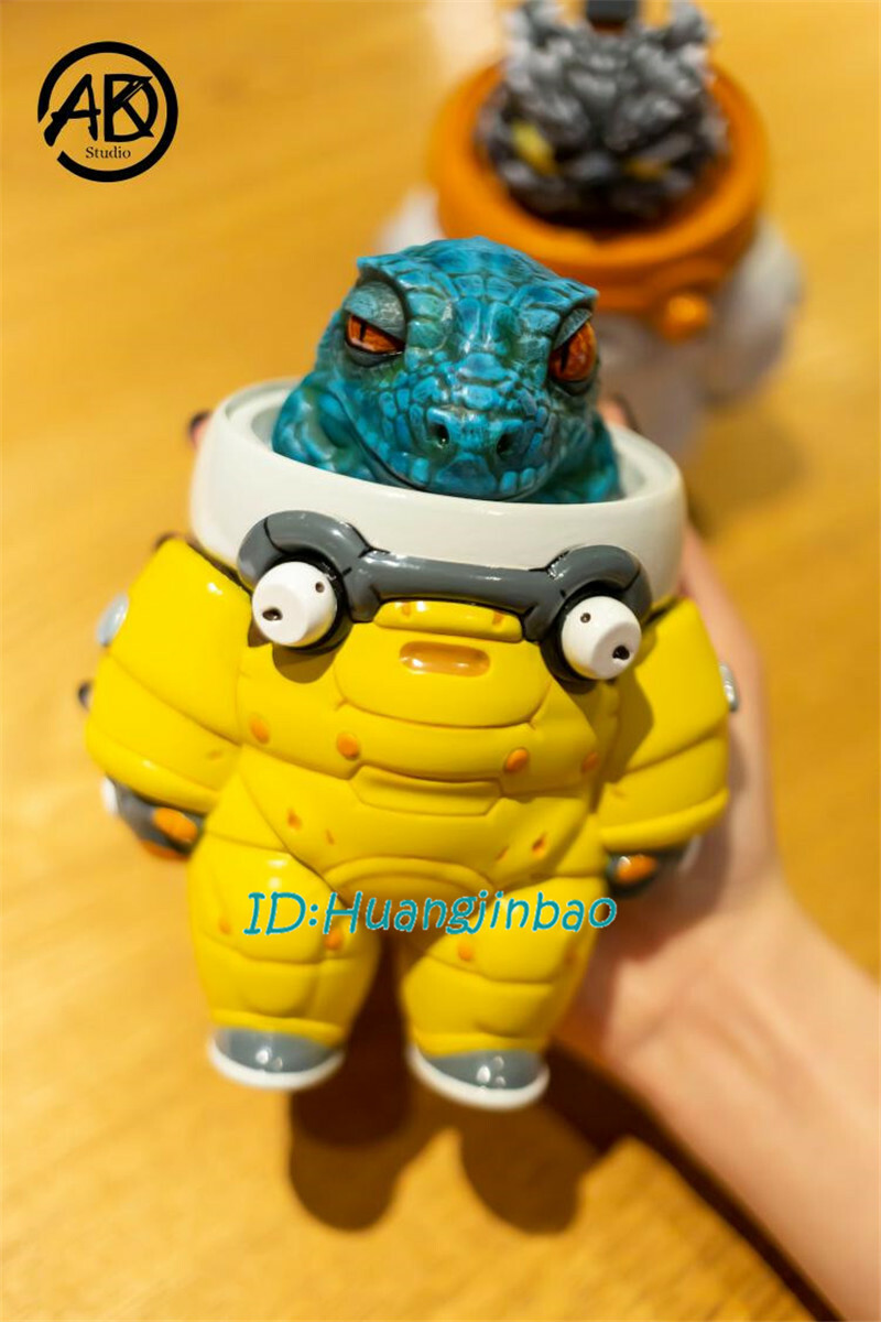 AK Studio Fashion POP Toy lizard In Space Suit 17cm ABS PVC In Stock Collection