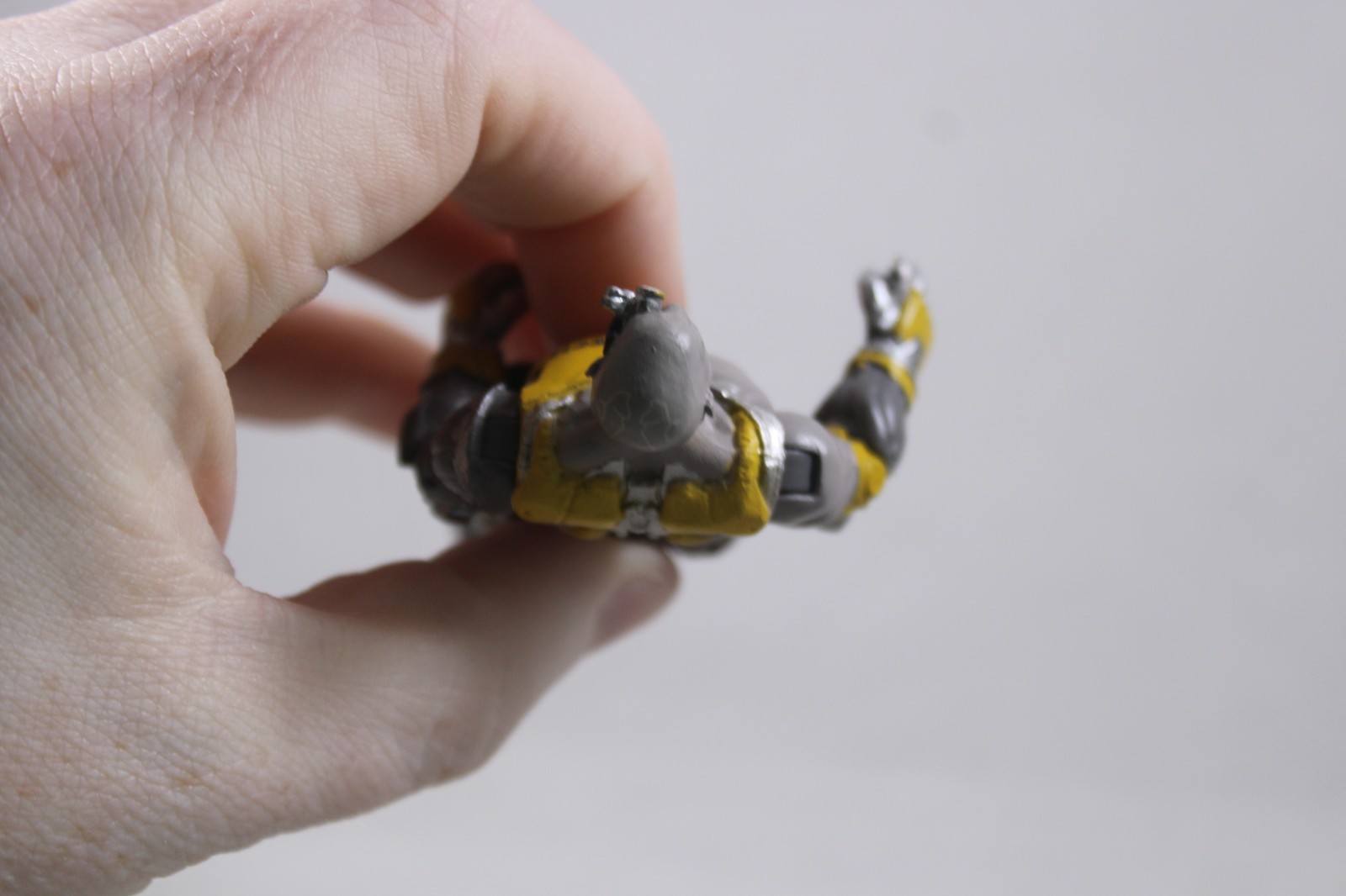 READY PLAYER ONE AECH 4” ACTION FIGURE PLASTIC TOY (PRE-OWNED)