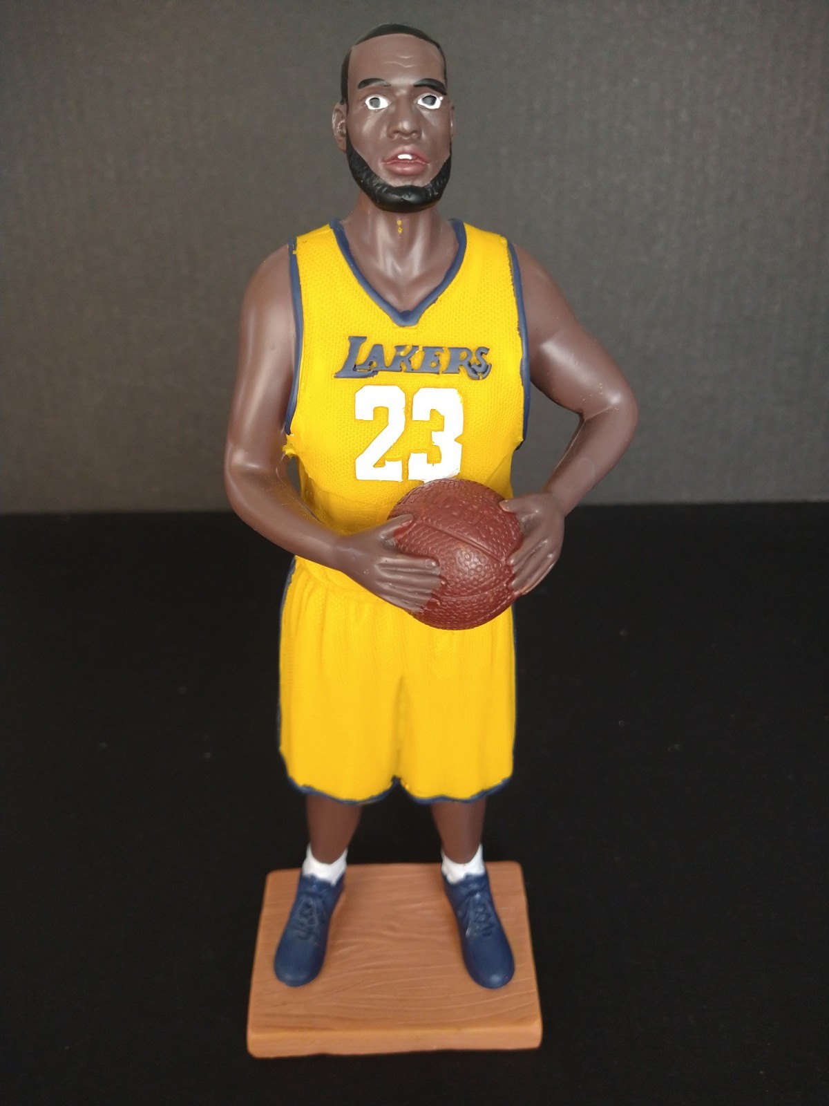 NBA SuperStar LeBron James Statue Figurine By Ganlai 10&Prime; Tall Los Angeles Lakers