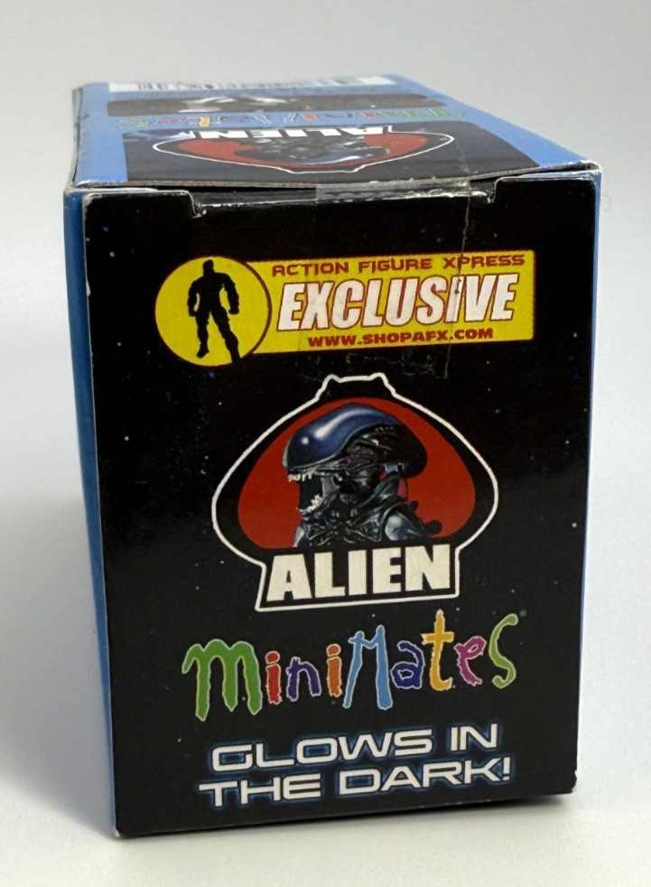 ALIEN XENOMORPH MINIMATES 2015 SDCC EXCLUSIVE – GLOW IN THE DARK – NEW & SEALED