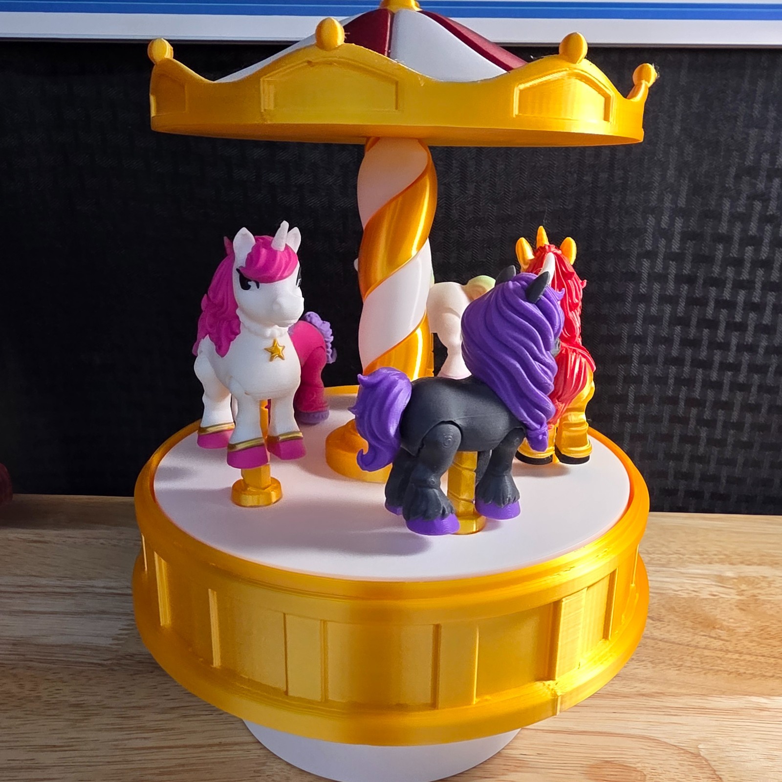 Unicorn Carousel, rotates and unicorns move up and down, 3D Printed Items