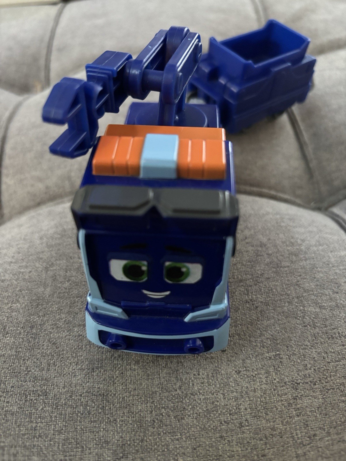 Spin Master Mighty Express Mechanic Milo Train Netflix Push Along A6