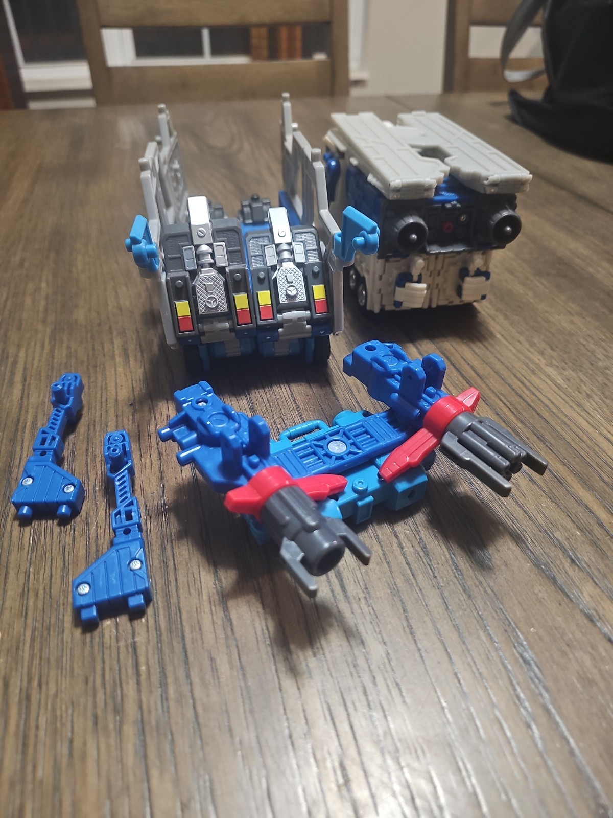 Transformers RID 2001 Ultra Magnus Action Figure-Incomplete- 1 Missing Piece