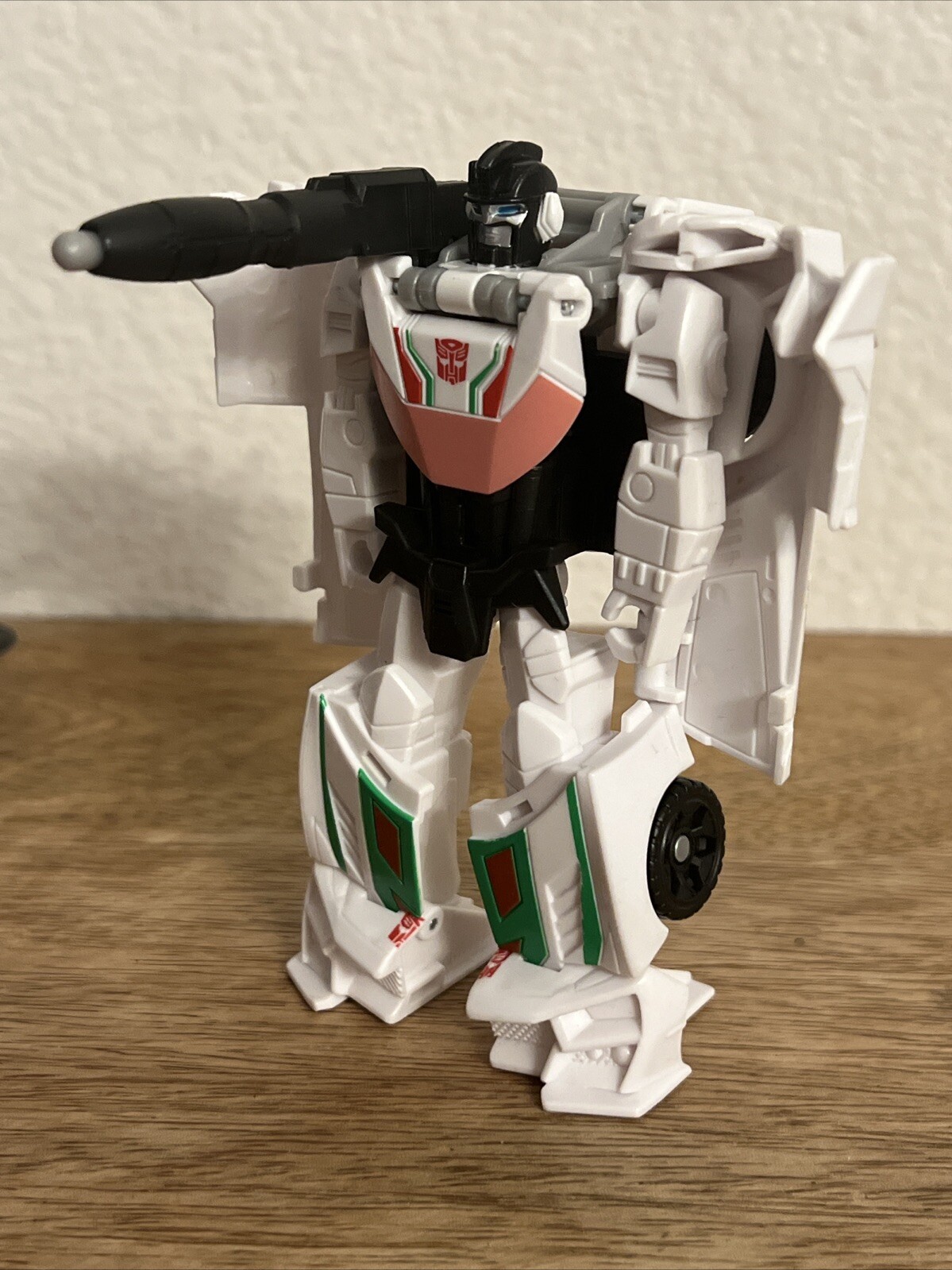 Wheeljack Transformer 4.5” Action Figure Plastic Autobot Robot Toy