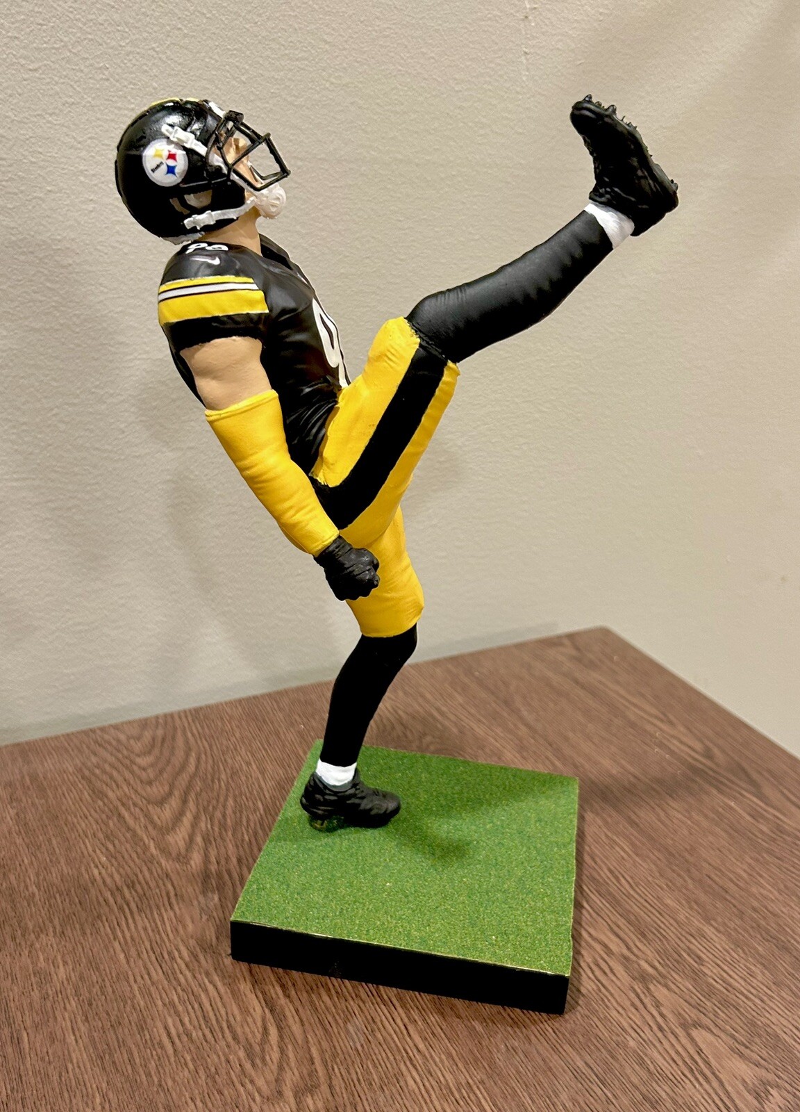 TJ Watt Custom McFarlane Figure – 12 Inch – Pittsburgh Steelers