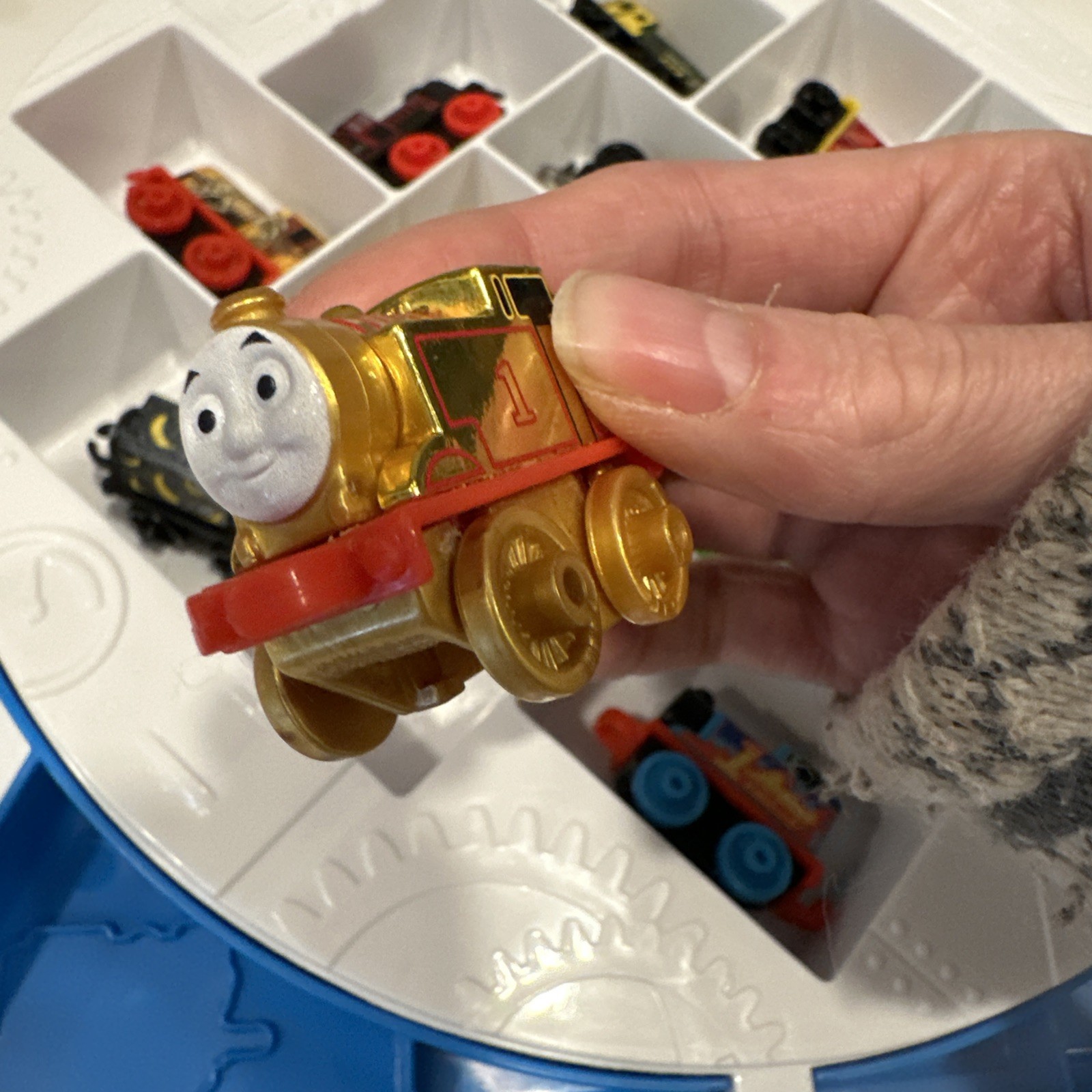 Thomas Miniature Train Set Blue Circular Storage Case With Trains And Extra
