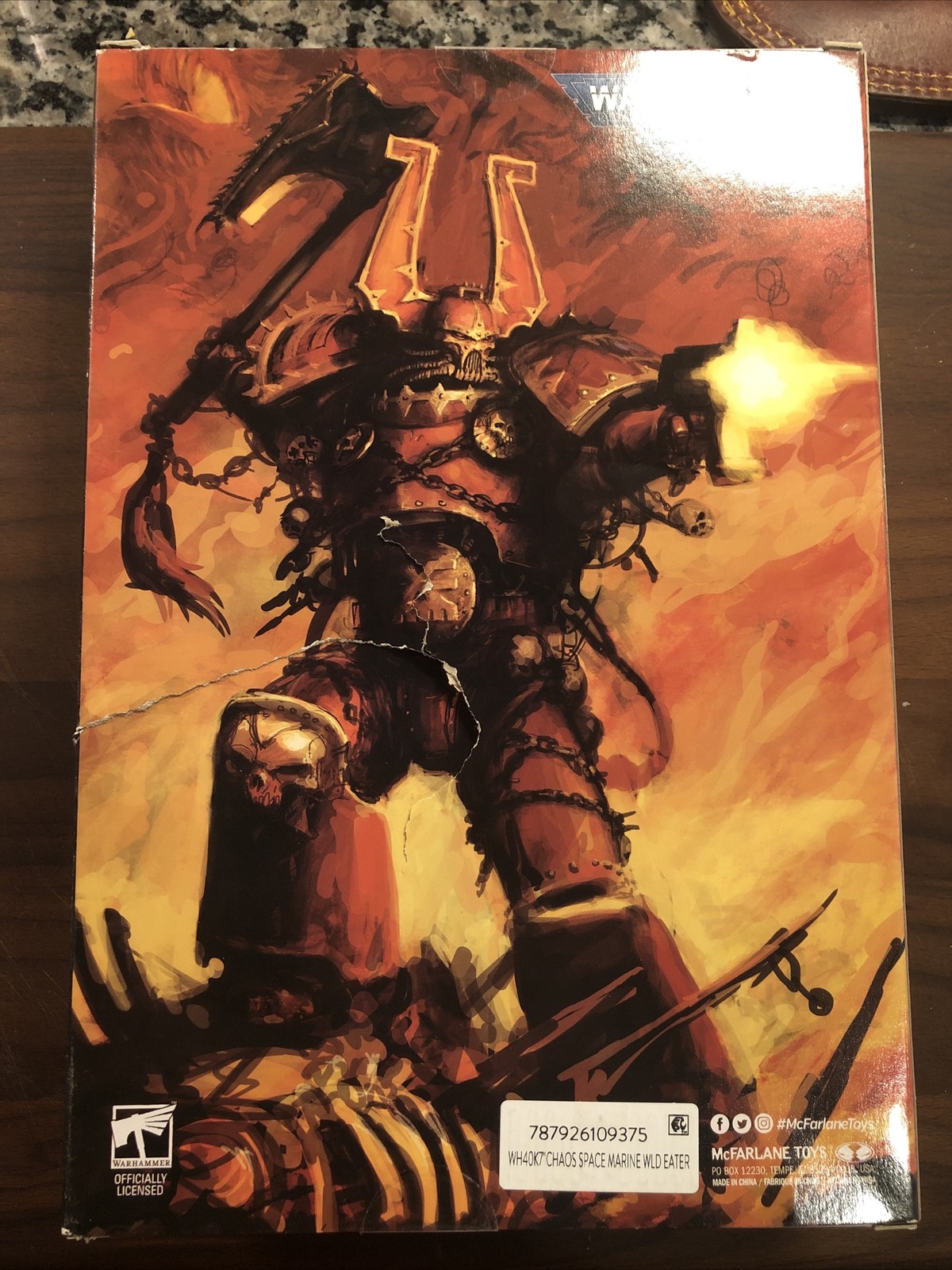 MCFARLANE TOYS WARHAMMER 40K WORLD EATERS KHORNE BERZERKER ACTION FIGURE SEALED