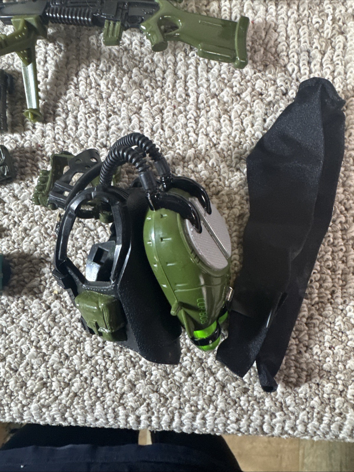 12&Prime; ACTION FIGURES – WEAPONS, CLOTHES, AND ACCESSORIES LOT – USED GUN HAS TWIST