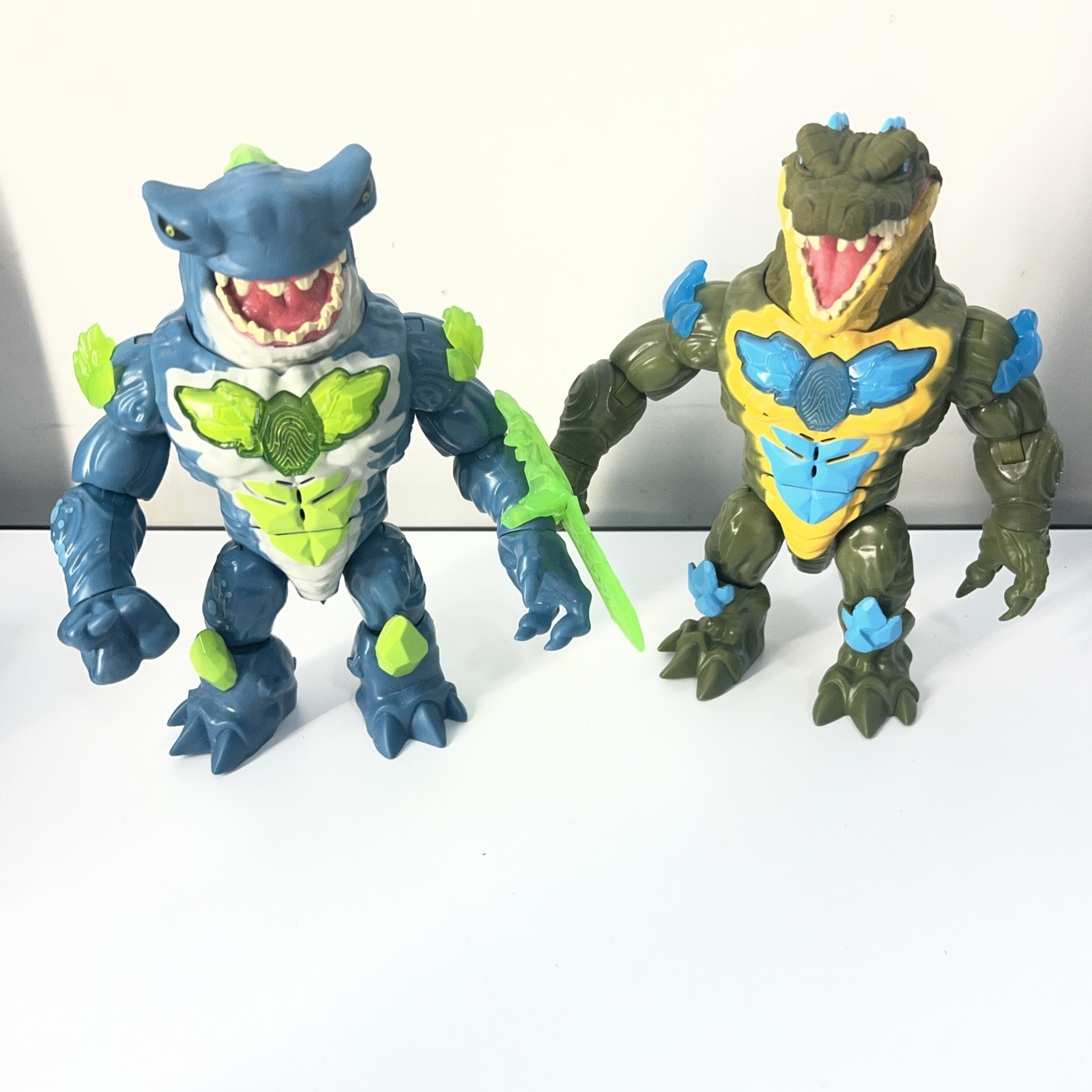LOT 2 Beast Lab Shark & Gator BEAST Creator Experiment Action Figure Light Sound