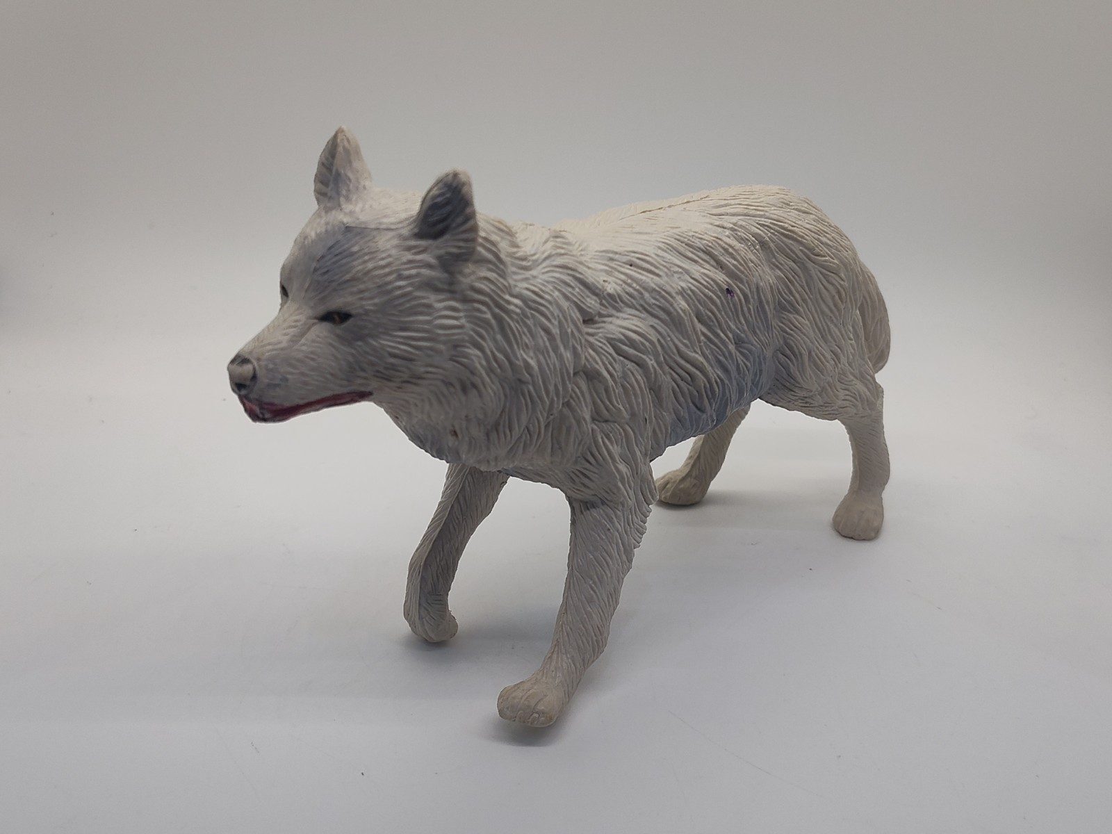 Vintage Imperial Arctic White Wolf PVC Plastic Toy 1987 Animal Kingdom