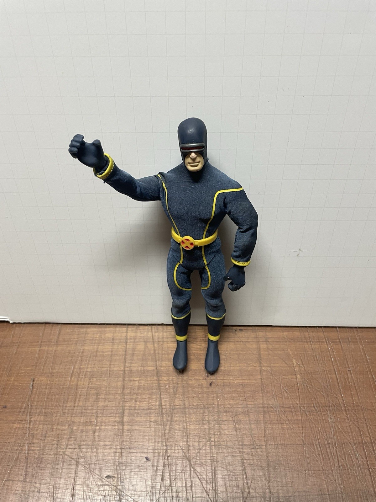 MARVEL SIGNATURE SERIES X-MEN CYCLOPS 9” HASBRO.