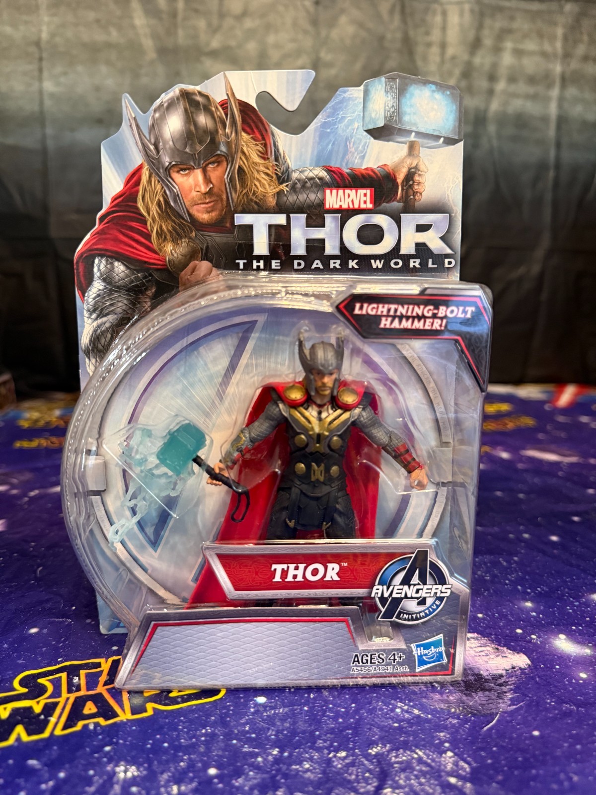 MARVEL UNIVERSE-Hasbro The Dark World Thor w/ Lightning-Bolt Hammer 3.75&Prime; NEW!!!