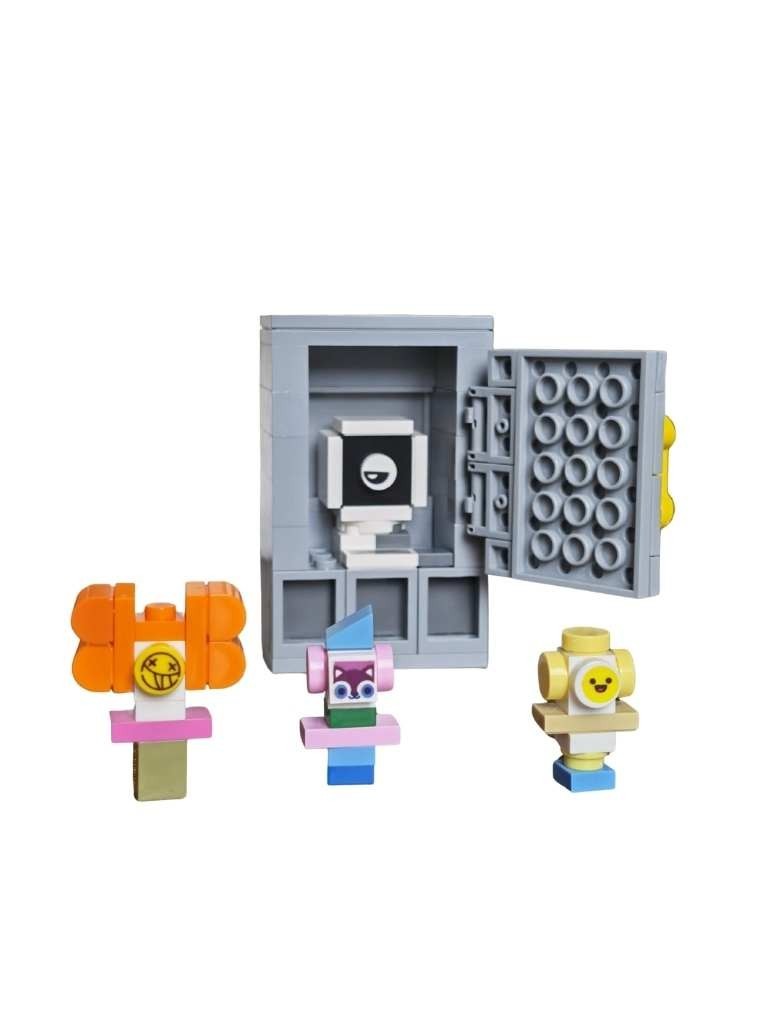 The Prototype Building Blocks 8pieces 932 Playtime Minifigures