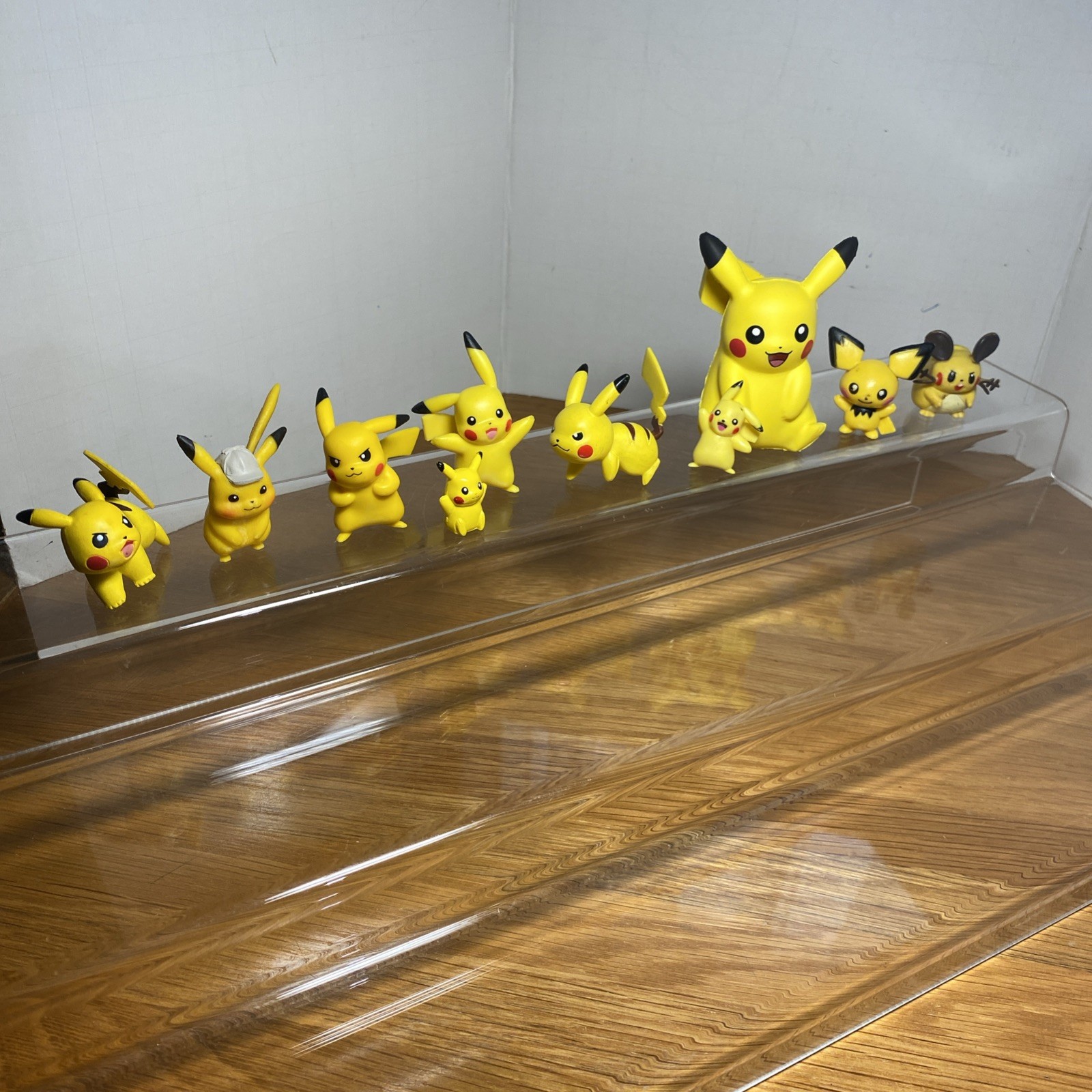 POKEMON ACTION FIGURE LOT PIKACHU Dedenne Pichu