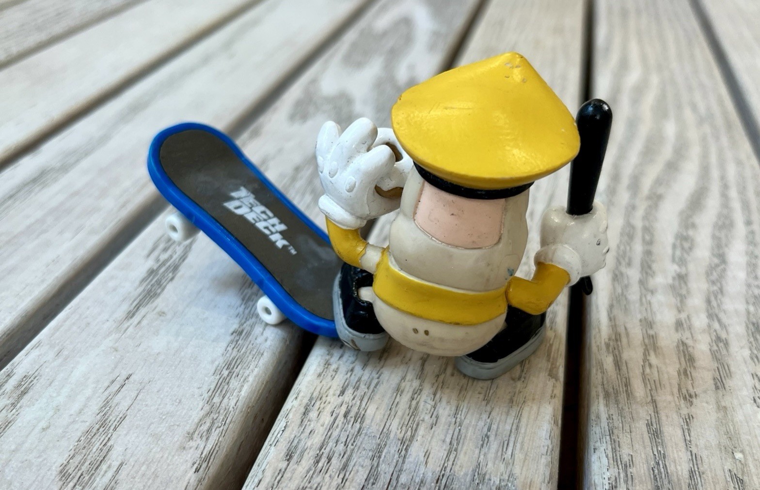 Tech Deck Barney Dude Cop Skate Boarding Figure And Skateboard