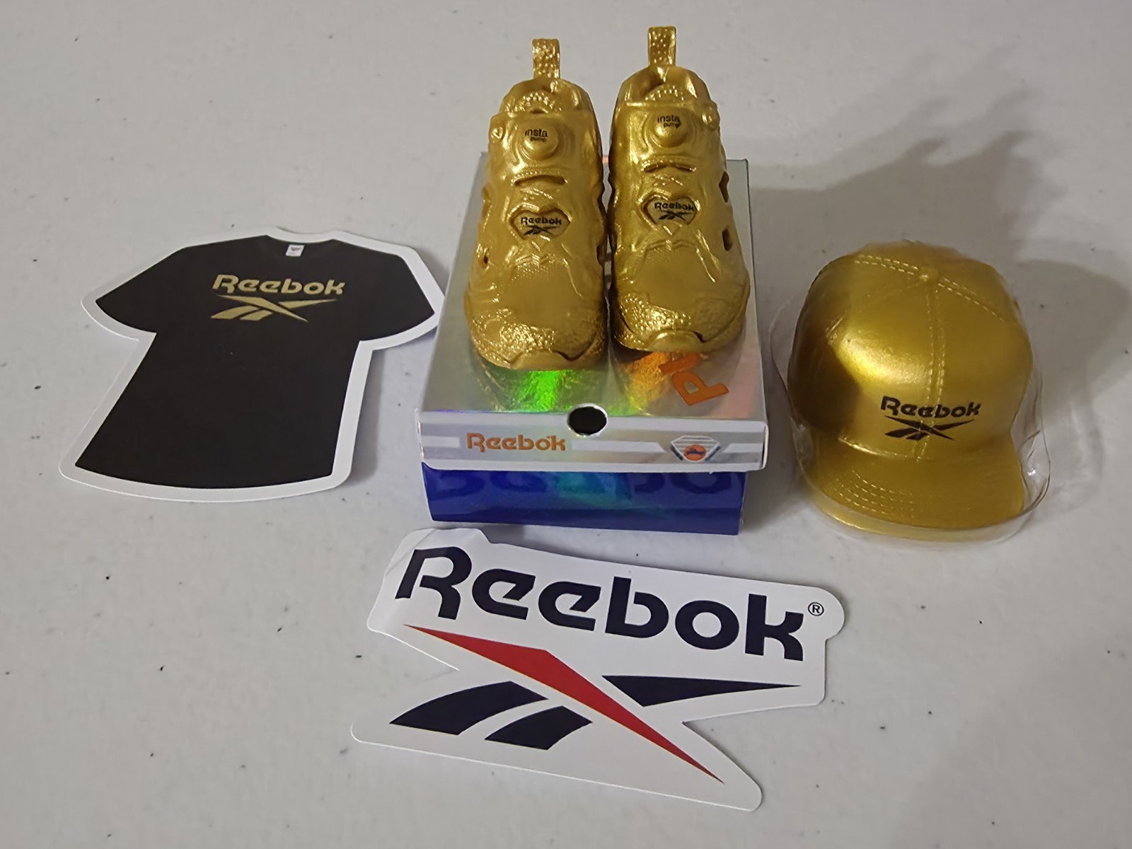 ZURU Mini Brands Sneakers GOLD Reebok Shoes + Hat + Stickers – Ultra Rare
