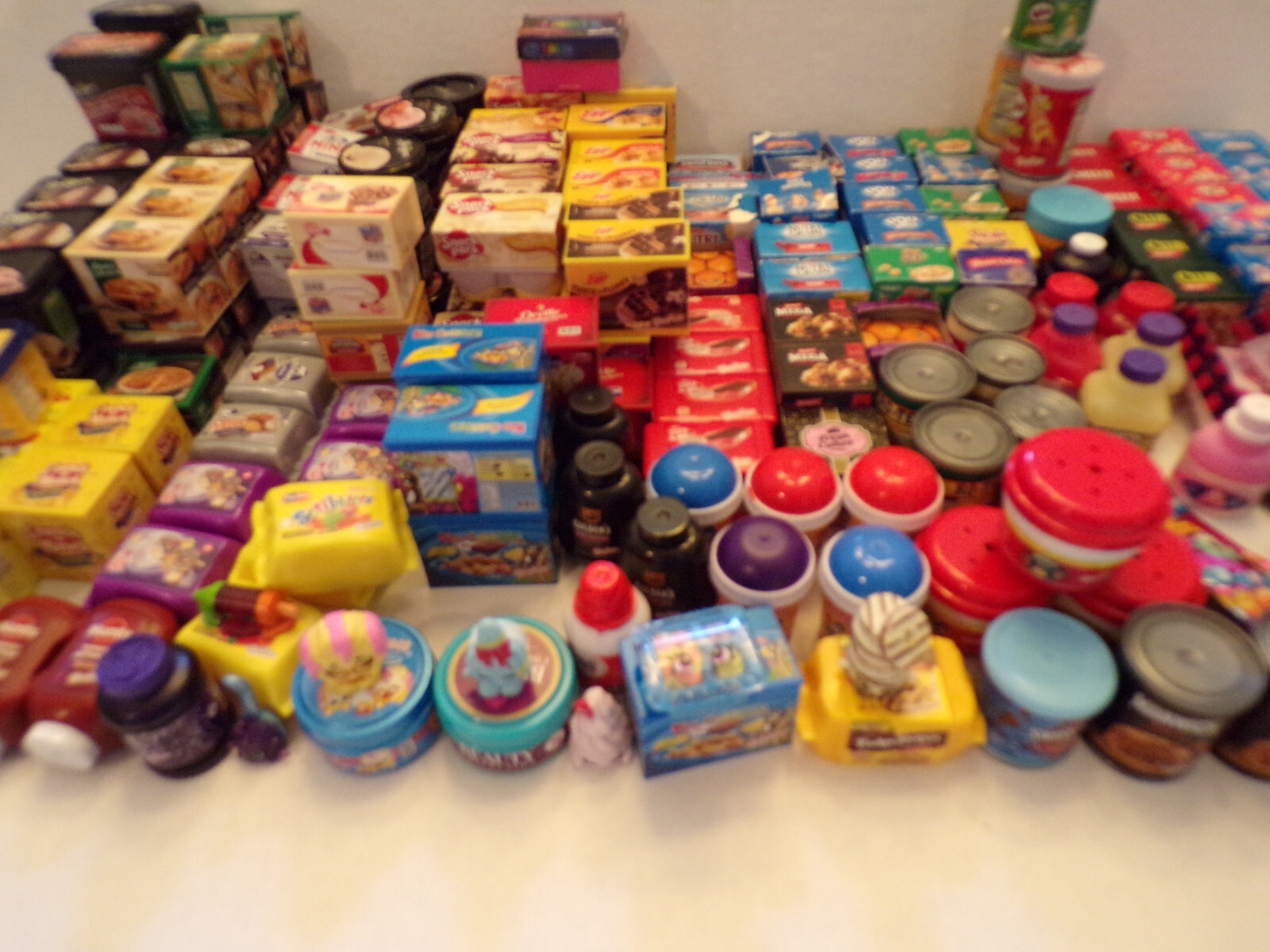 Shopkins Real Littles Branded Food~1&Prime; Miniature~10 Random Pieces~Box Happy Face