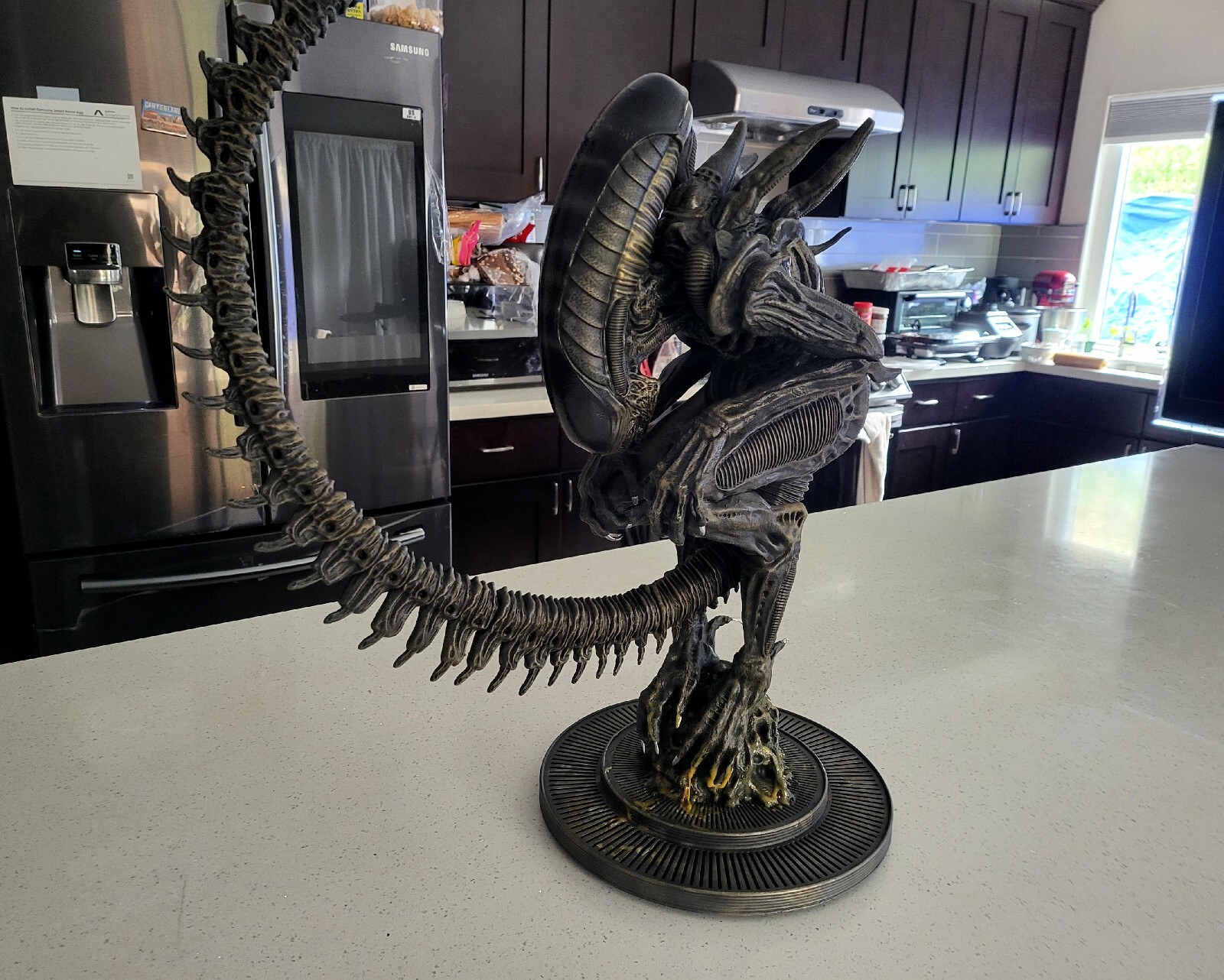 ALIEN WARRIOR MAQUETTE CUSTOM STATUE 24 INCHES TALL PREDATOR + SIDESHOW BOOK