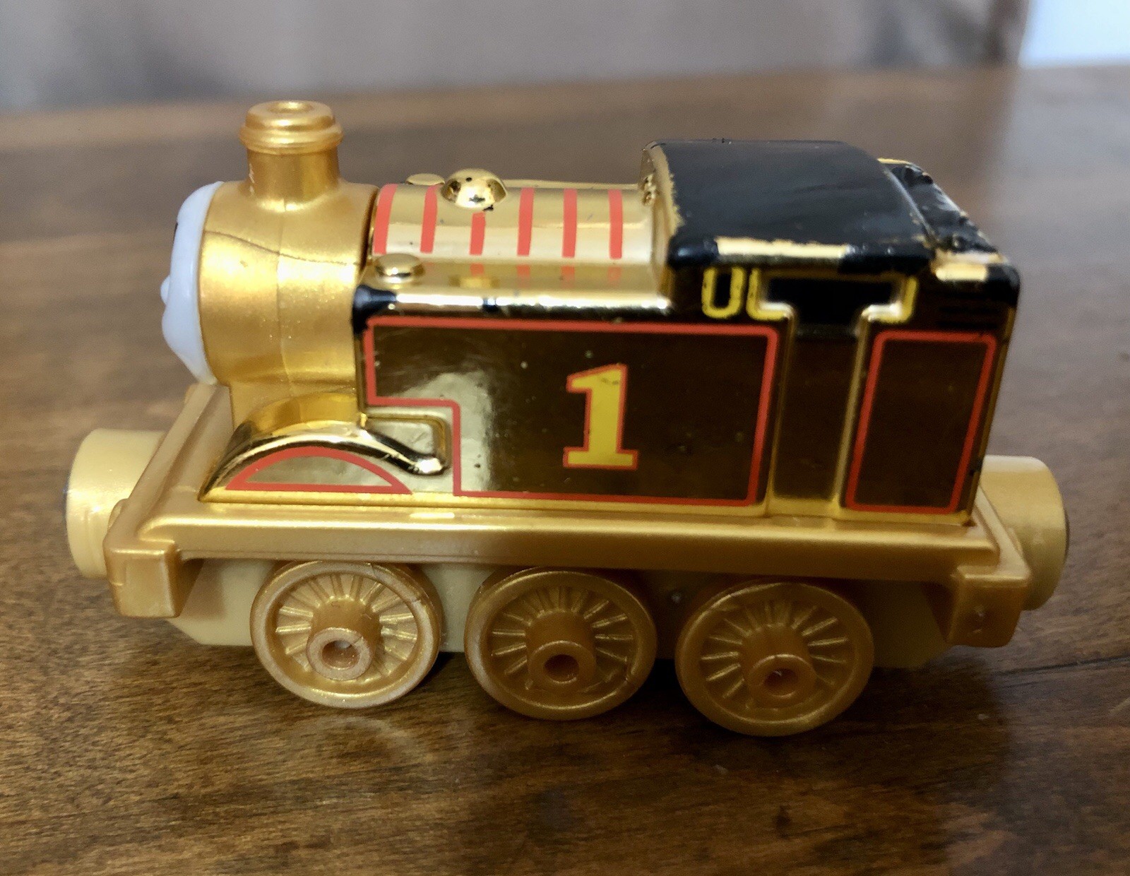 2013 LIMITED GOLD THOMAS TRAIN H23A MATTEL THAILAND 6 WHEEL LOCOMOTIVE
