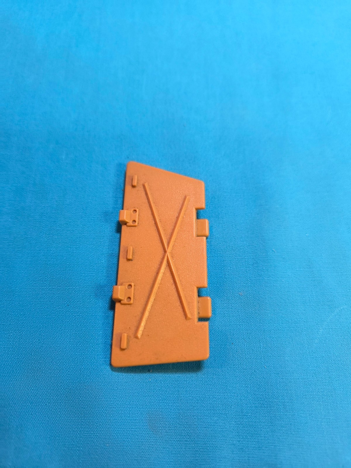 1985 Mauler Right side storage bin cover – Vintage GI Joe Part