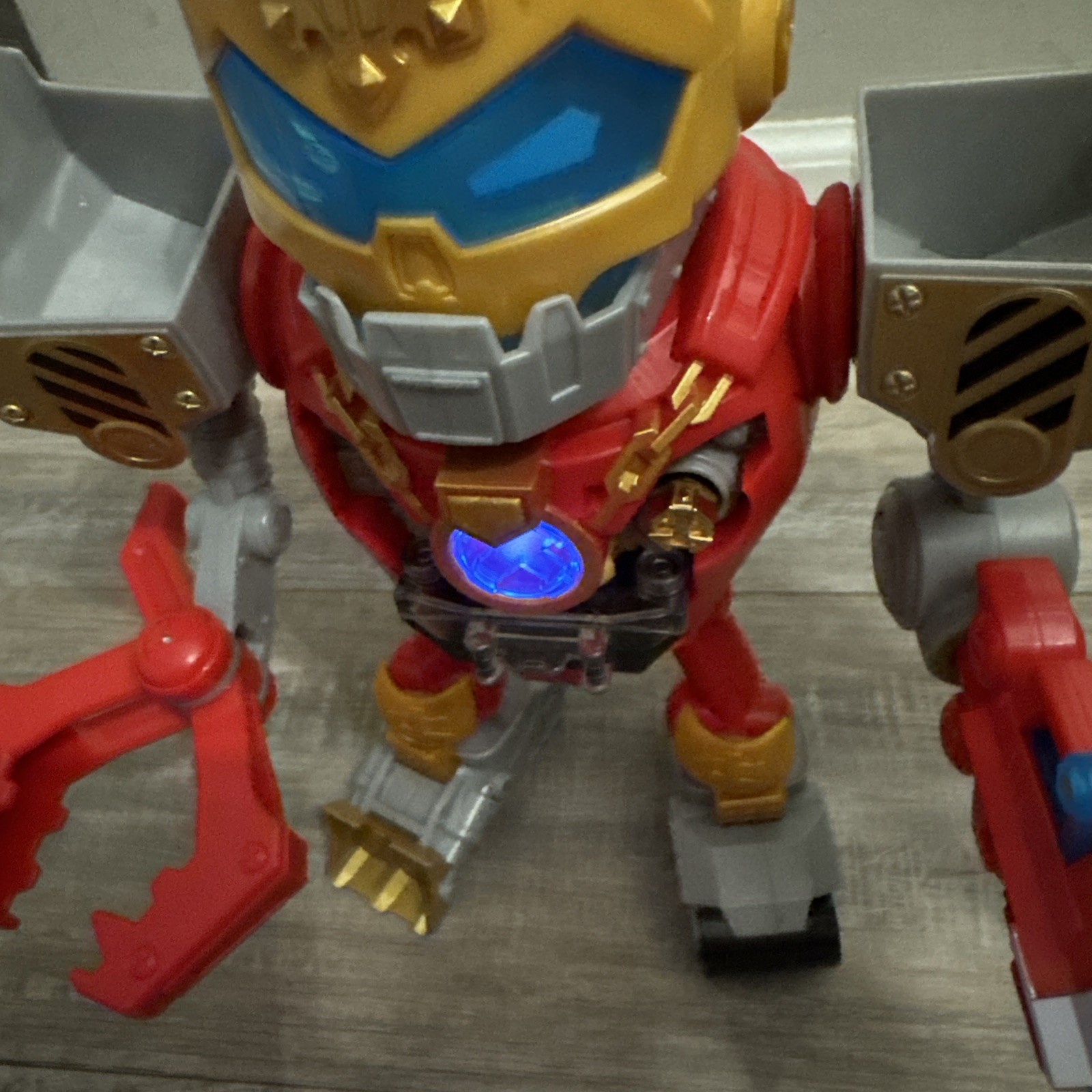 Treasure X Robots Gold Mega Treasure Bot Electronic Figure Moose Toys Working