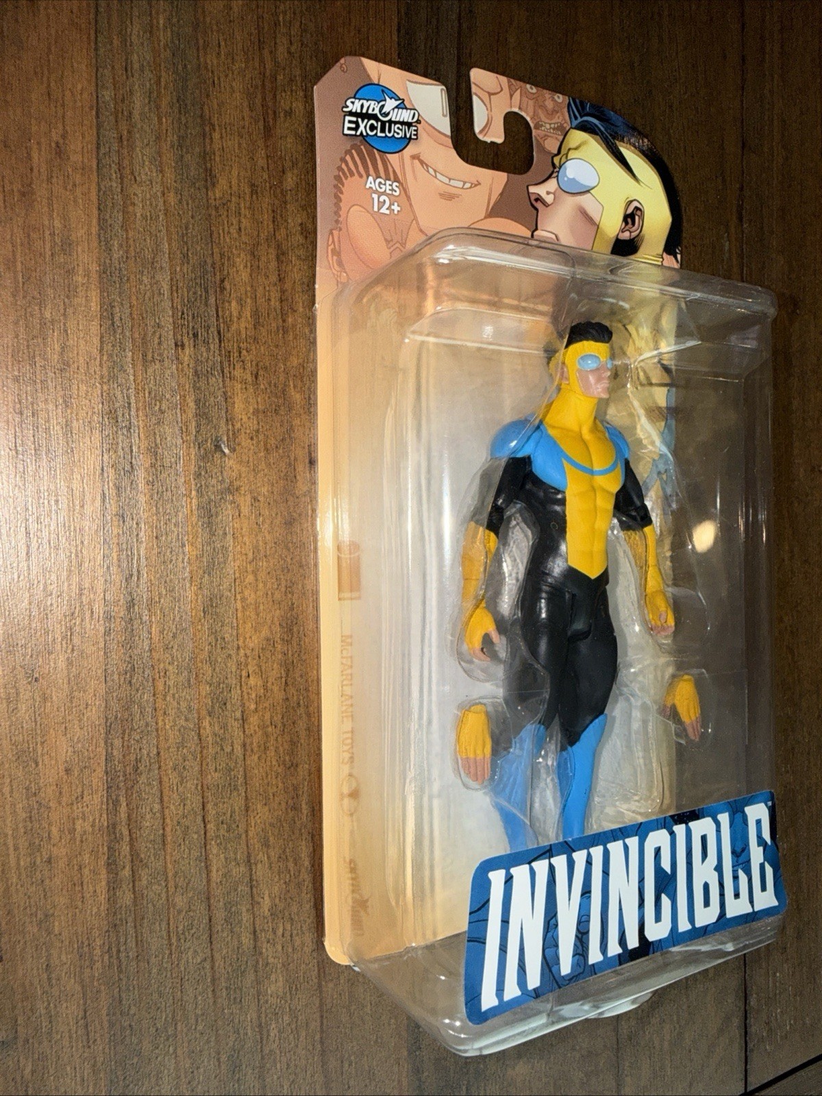 McFarlane Skybound Invincible Exclusive Yellow Suit Atom Eve Action Figure