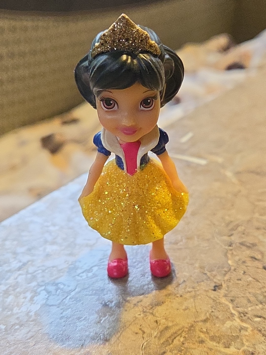 Disney glitter young snow white princess Pixar toy figure