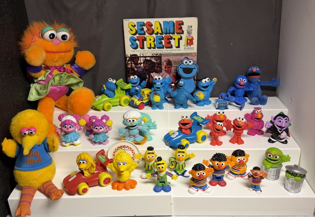 HUGE Sesame Street Lot Of 36 NO DUPLICATES VTG 1980s – 00&rsquo;s Muppets Toy Figures