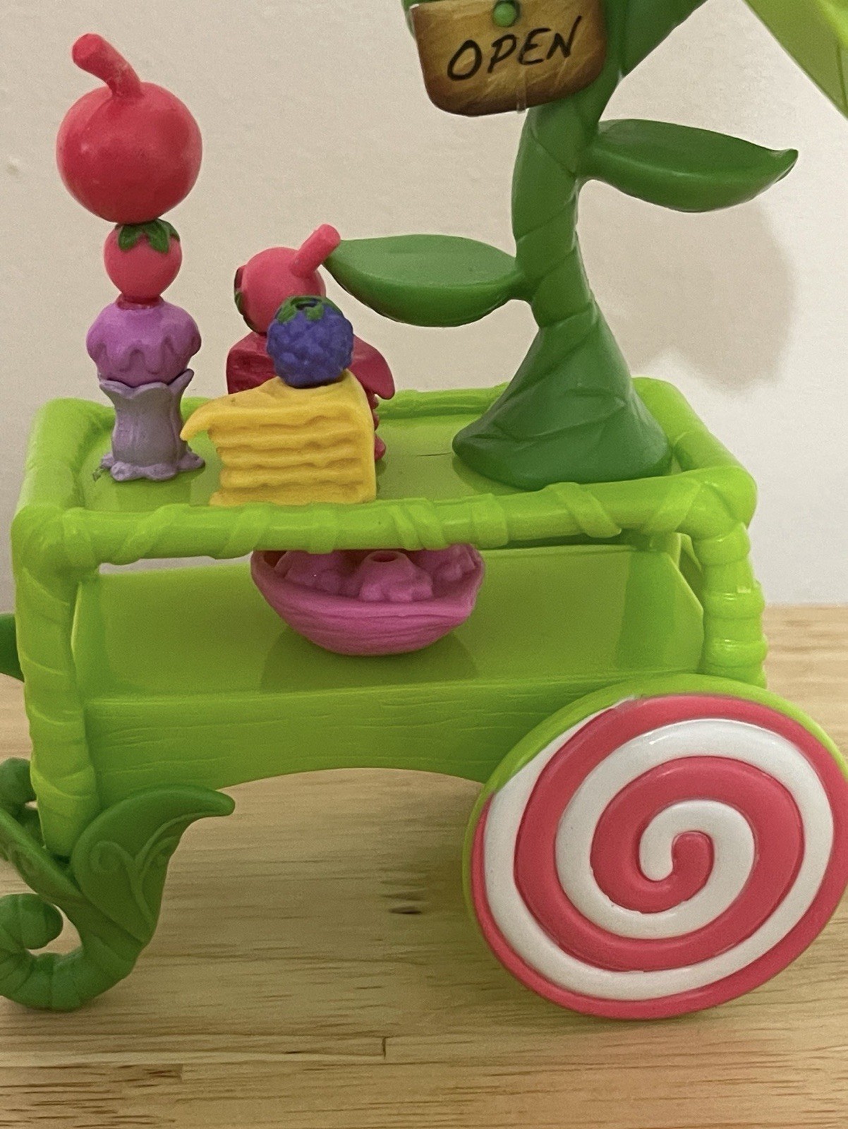Disney Tinkerbell Fairies Pixie Hollow Tink&rsquo;s Pixie Sweets Cafe