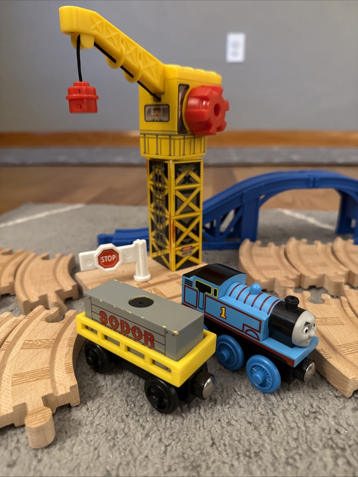 CRANE CARGO FIGURE 8 THOMAS WOODEN RAILWAY Set 2011 TRAIN LEARNING CURVE