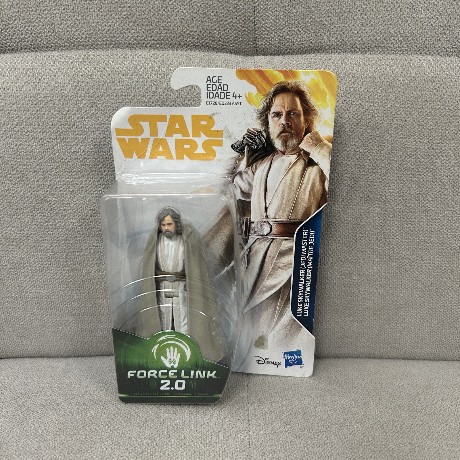 Solo: A Star Wars Story 3.75-Inch Toy Figure – Luke Skywalker (Jedi Master)