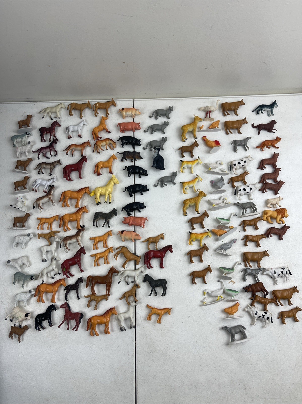 Lot of 105 Various Land Animals Farm Toy Figures Cow Horse Dog Pig Sheep Cat ETC