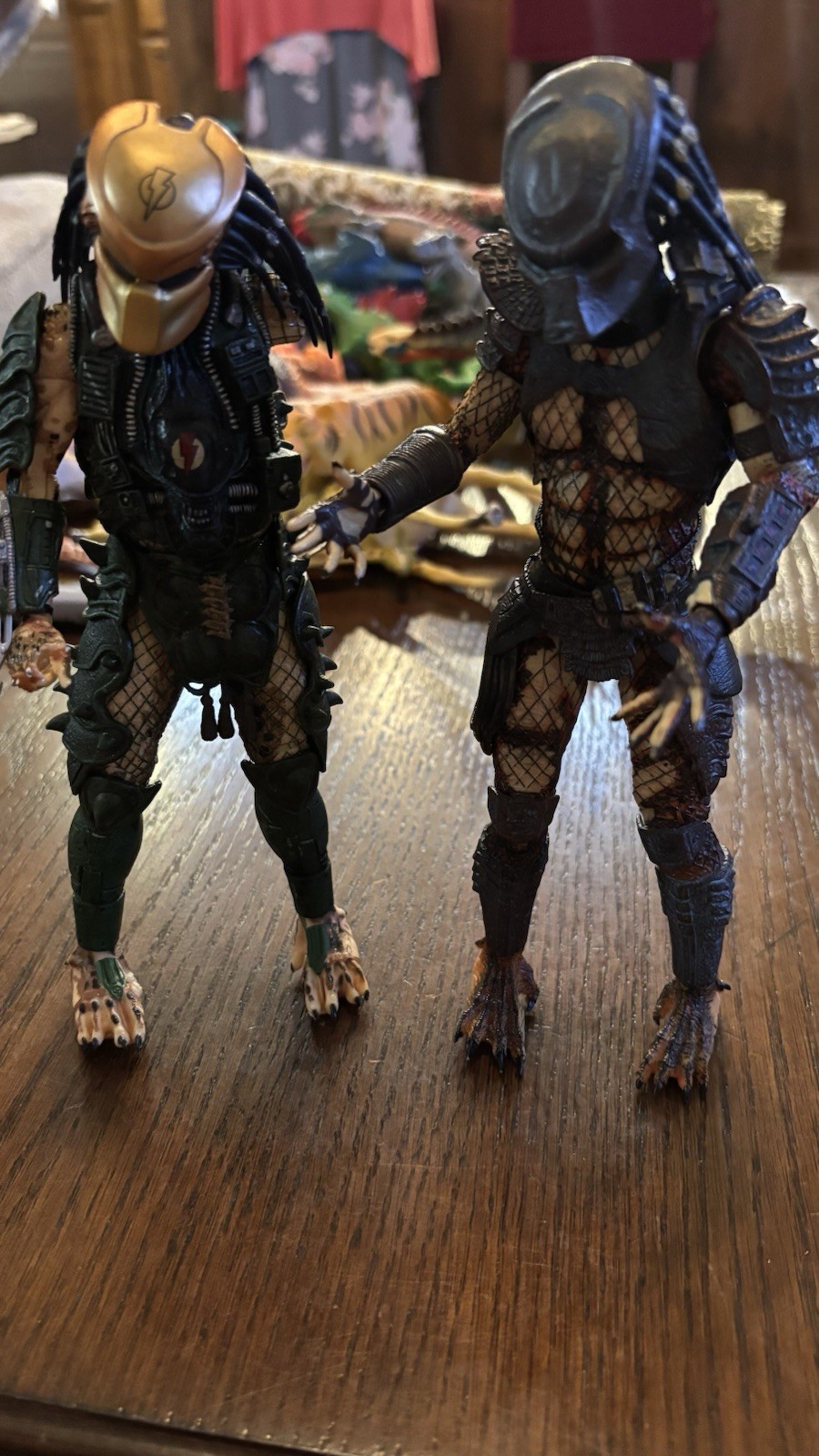 Lot of 2 NECA Predator 7” Action Figures AVP AVPR Wolf Predator Parts Repair