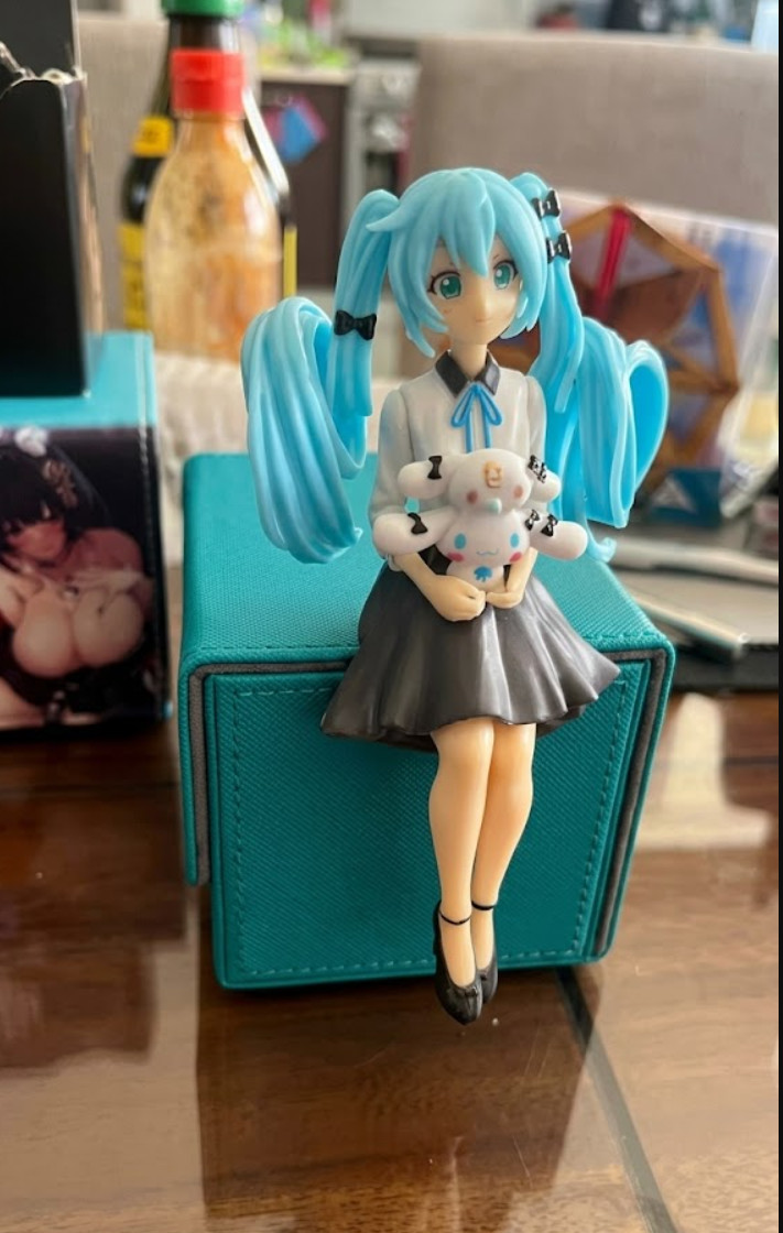 14CM Anime Hatsune Miku Big Eared Dog And MILK Noodle Stopper Figure Peripheral