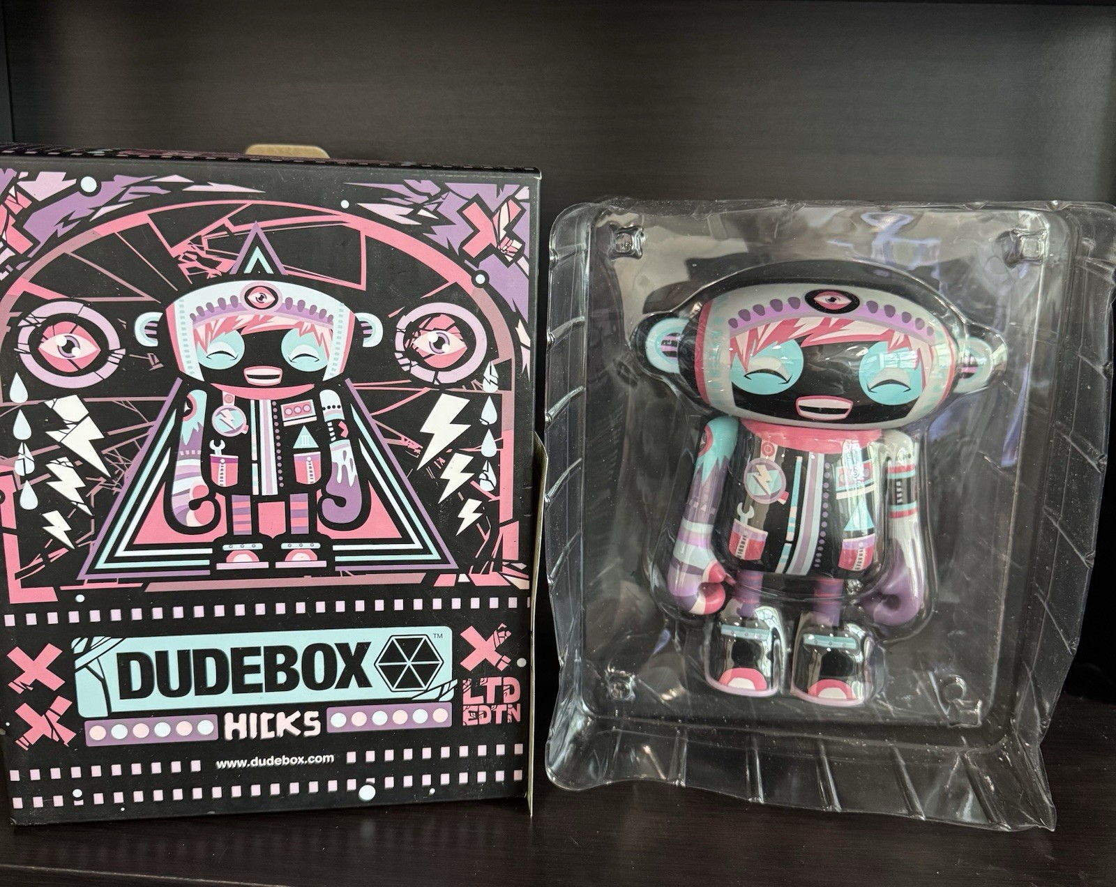 Dudebox Neesh by Hicks Limited Edition 8&Prime; Vinyl Figure New With Box