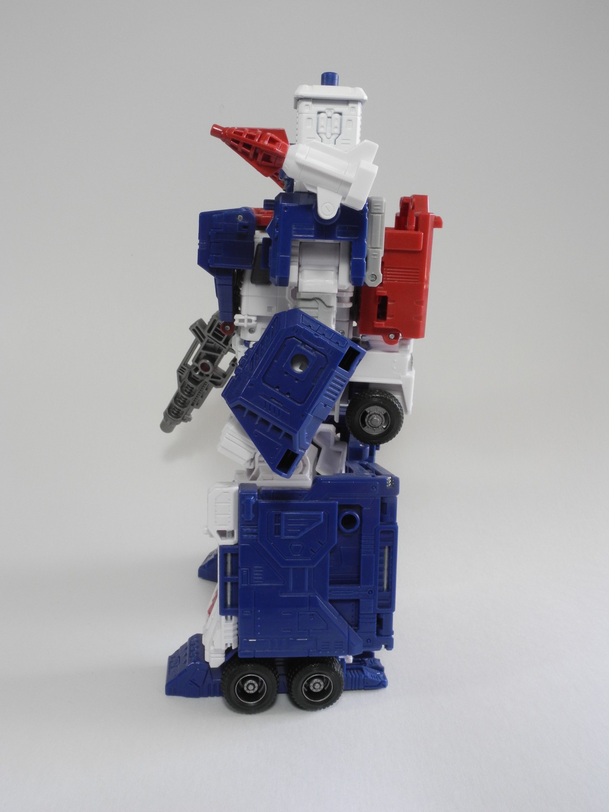 Complete Transformers Kingdom Ultra Magnus
