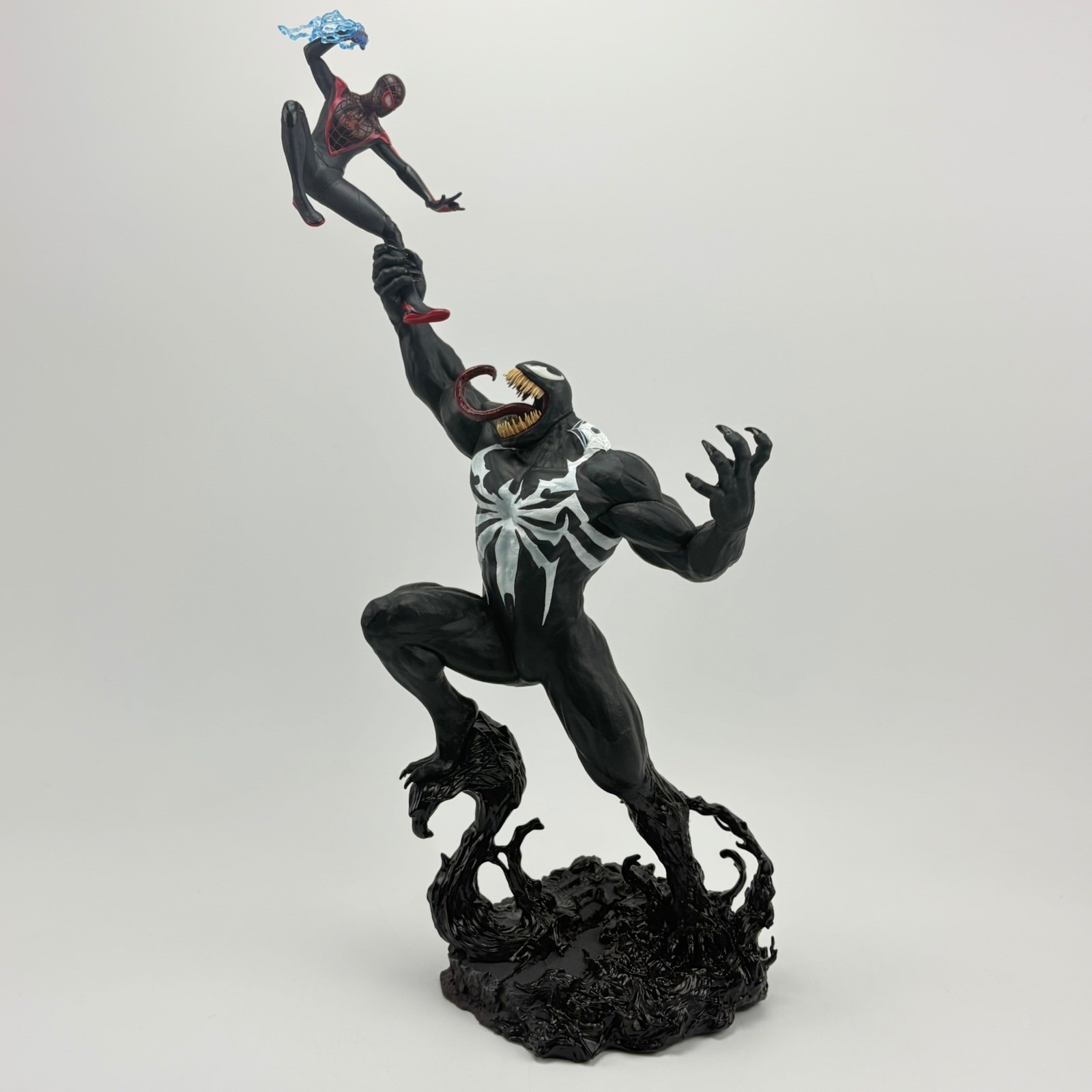 Marvel Spider-Man 2 Collector&rsquo;s Edition 19&Prime; Statue Venom Miles Morales PS5