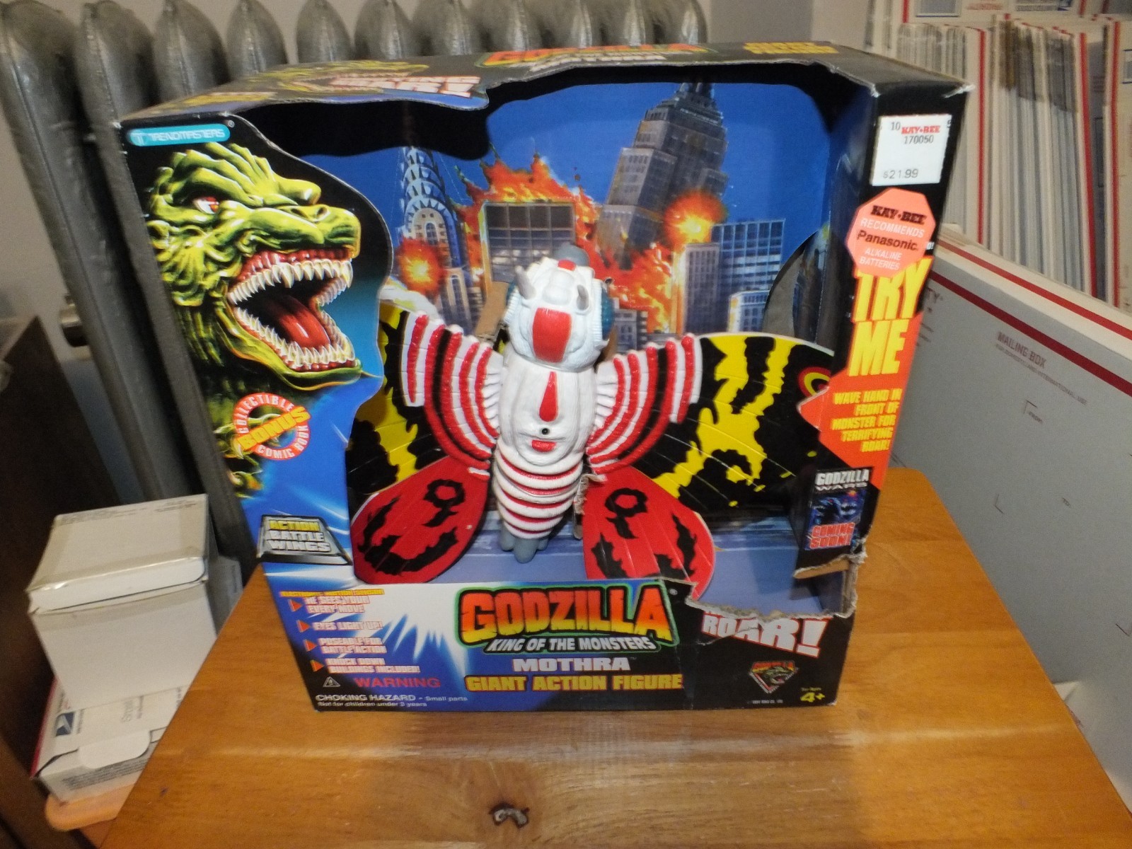 VINTAGE GIANT MOTHRA ACTION FIGURE NEW IN DAMAGED BOX 1994 TRENDMASTERS