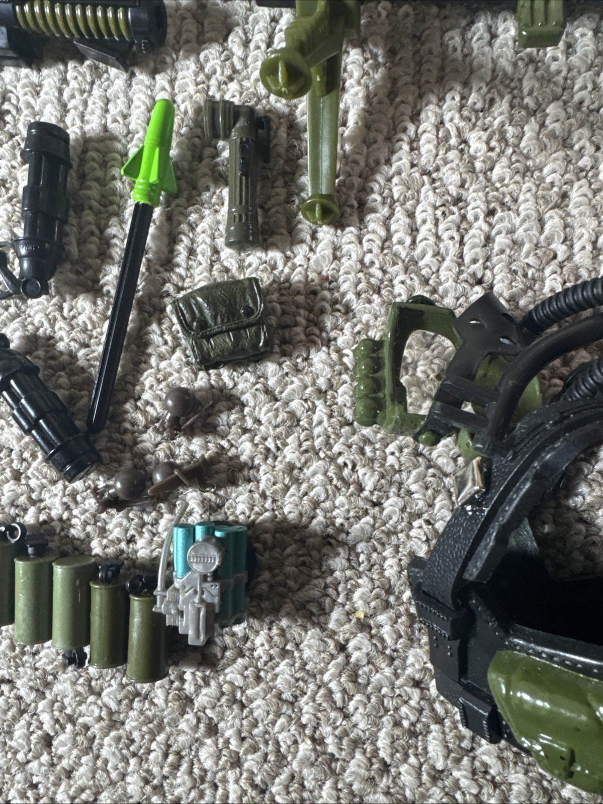 12&Prime; ACTION FIGURES – WEAPONS, CLOTHES, AND ACCESSORIES LOT – USED GUN HAS TWIST