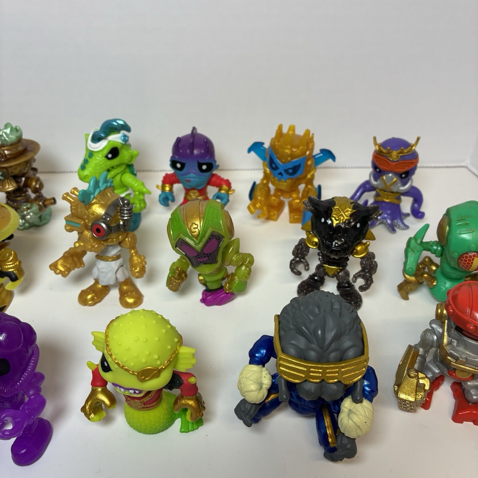 Large Lot of Treasure X Action Figures Moose Toys Aliens Robots Dinos Pirates