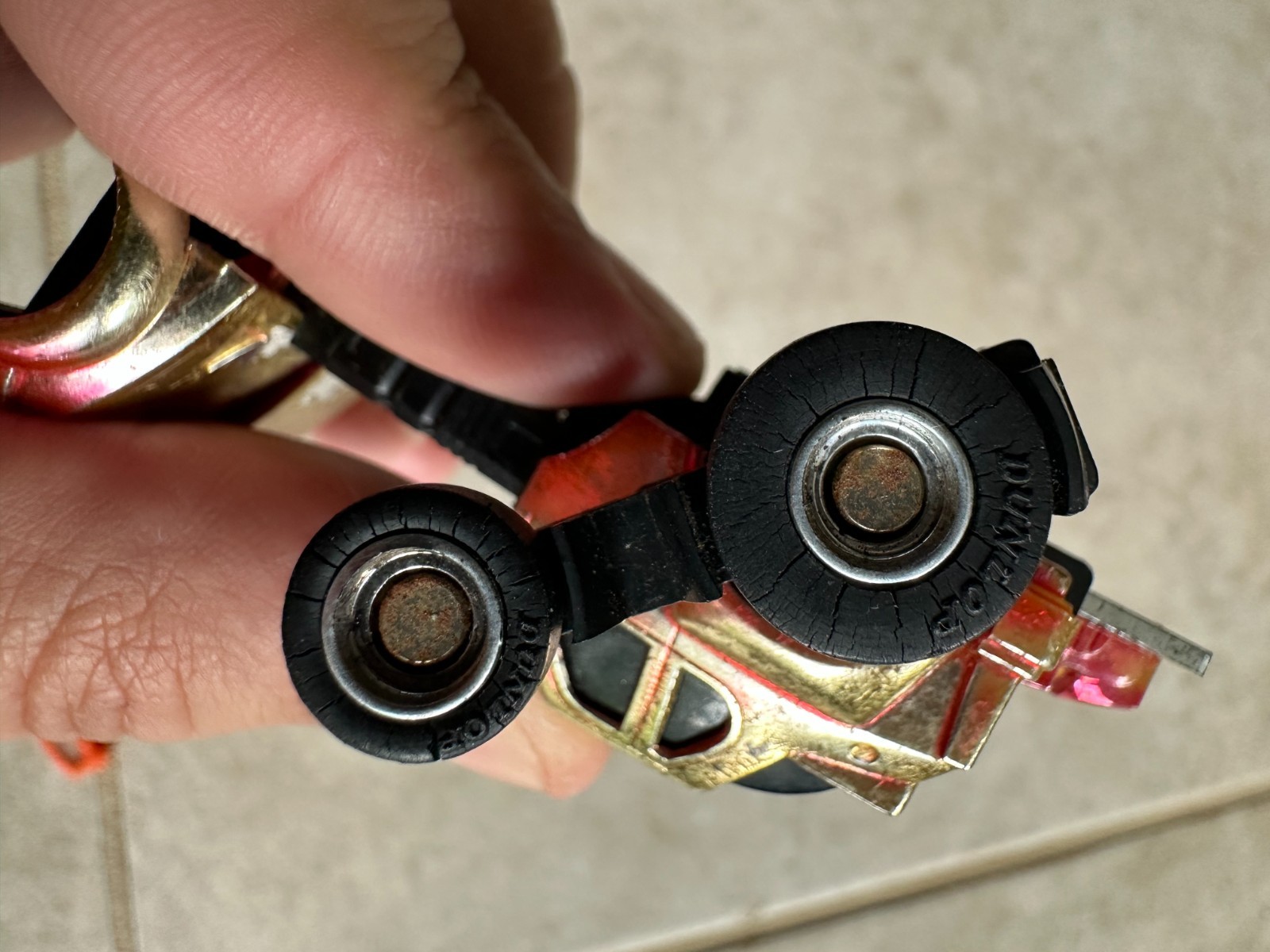 Vintage 1992 Transformers G2 Hubcap MiniBot Figure Sun Damaged Paint Job