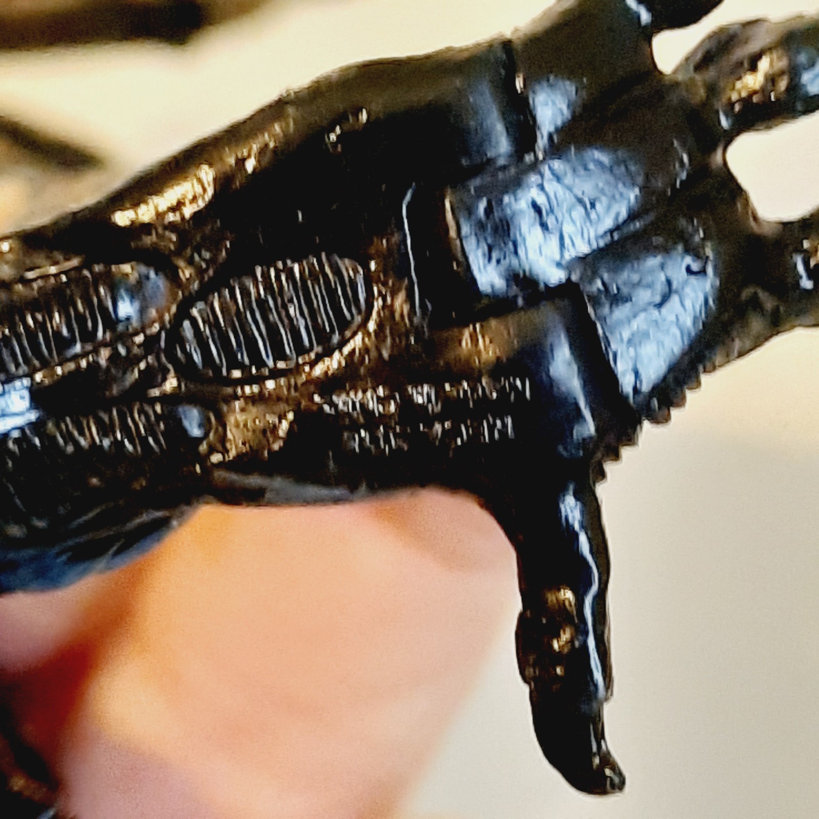 NECA Ultimate Alien Brown Xenomorph Warrior 9&Prime; Action Figure with Pod