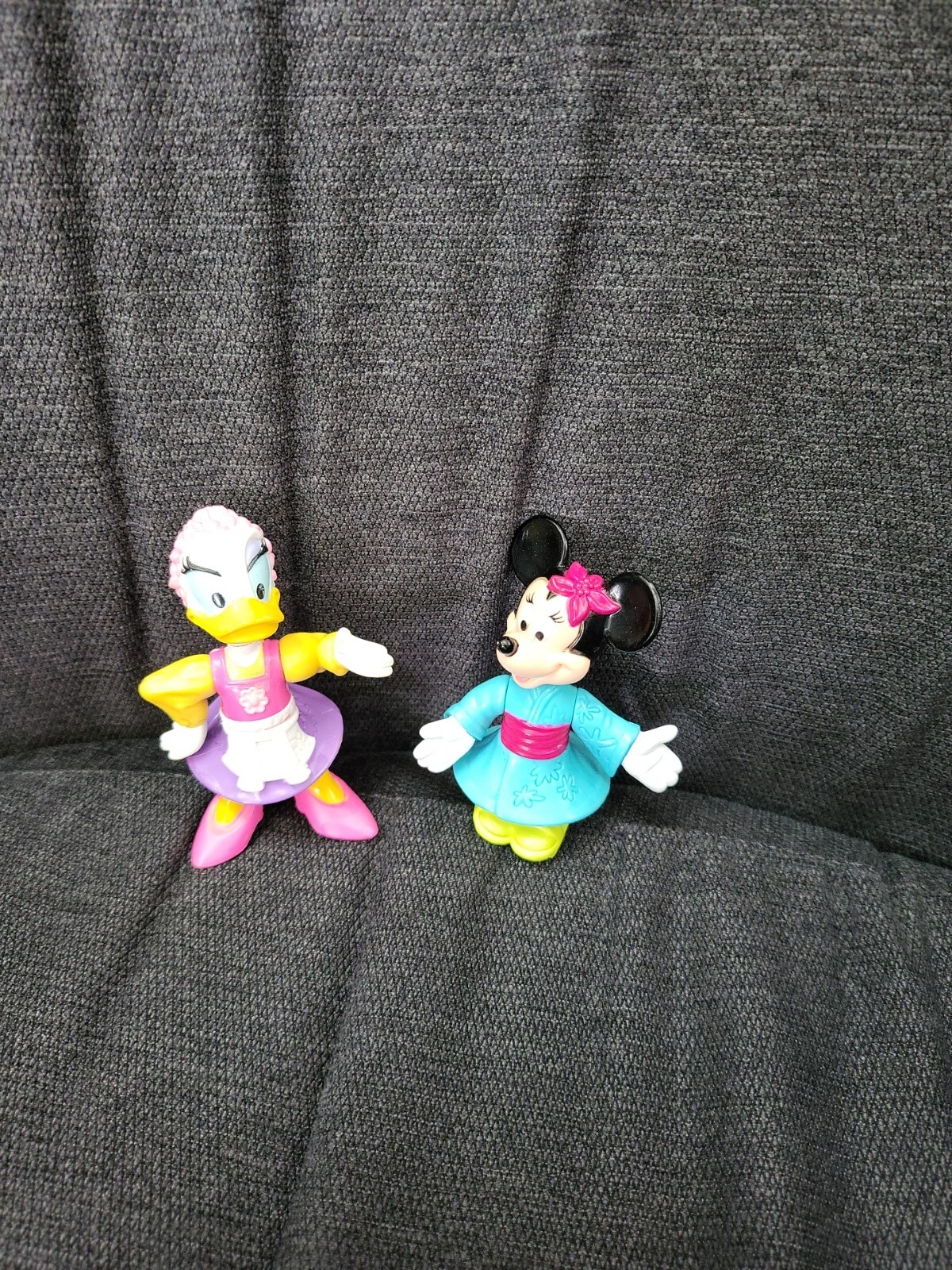 Walt Disney World Epcot Kimono Minnie Mouse & Daisy Duck Poseable PVC Figures