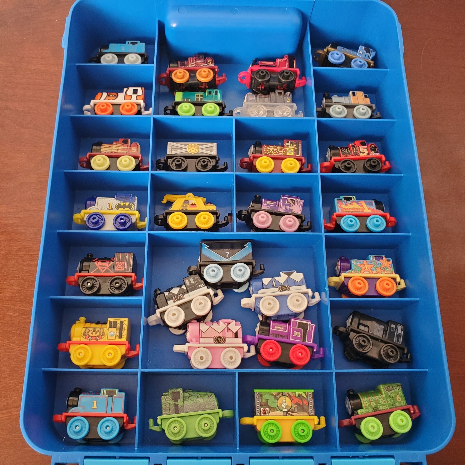 Thomas and Friends Instant Collection 29 Thomas Minis In Case -24 Engines 5 Cars