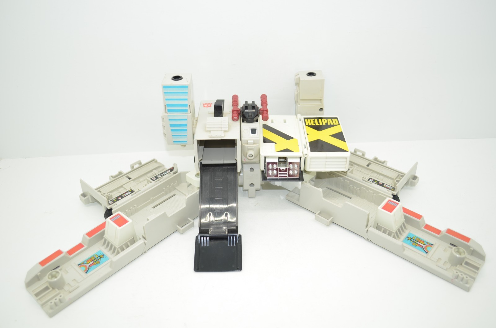 1985 Metroplex Transformers G1 Autobot Battle Station Rubber Tires Hasbro