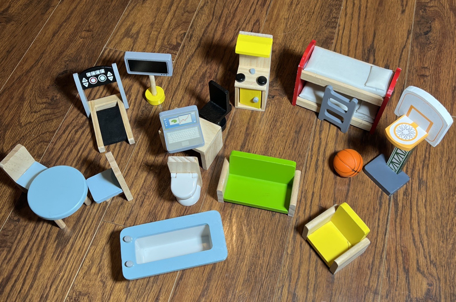 Kid Kraft Everyday Heroes Wooden Furniture Lot Treadmill Basketball Bathroom