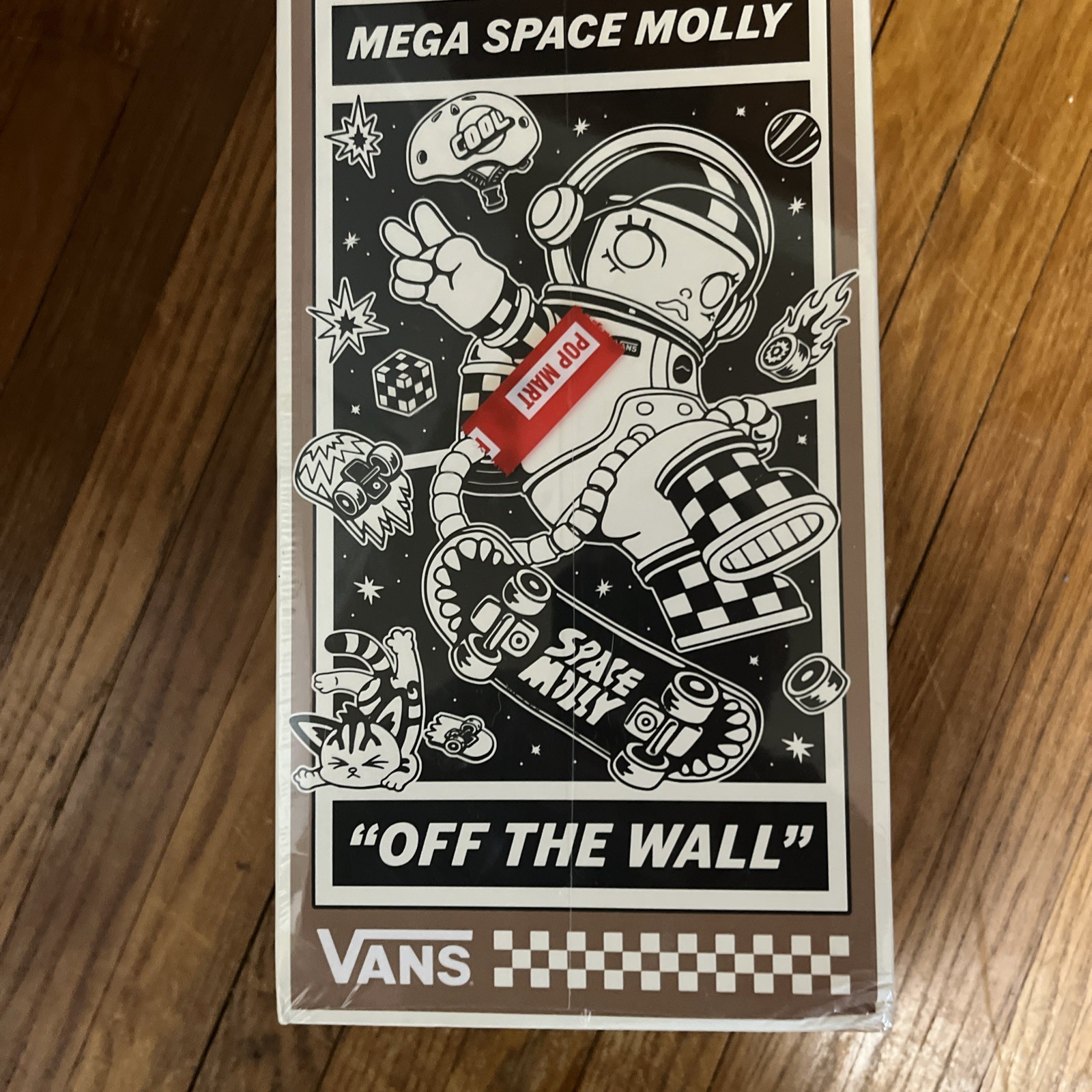 MEGA COLLECTIONS MEGA SPACE MOLLY 400% VANS Figure Collectable Art Toy