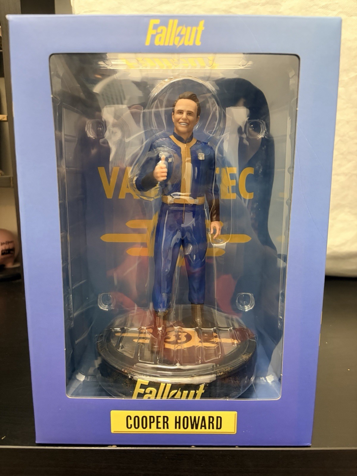 Dark Horse Comics Fallout (TV Series) Cooper Howard Vault-Tec Suit 8&Prime; New Sealed