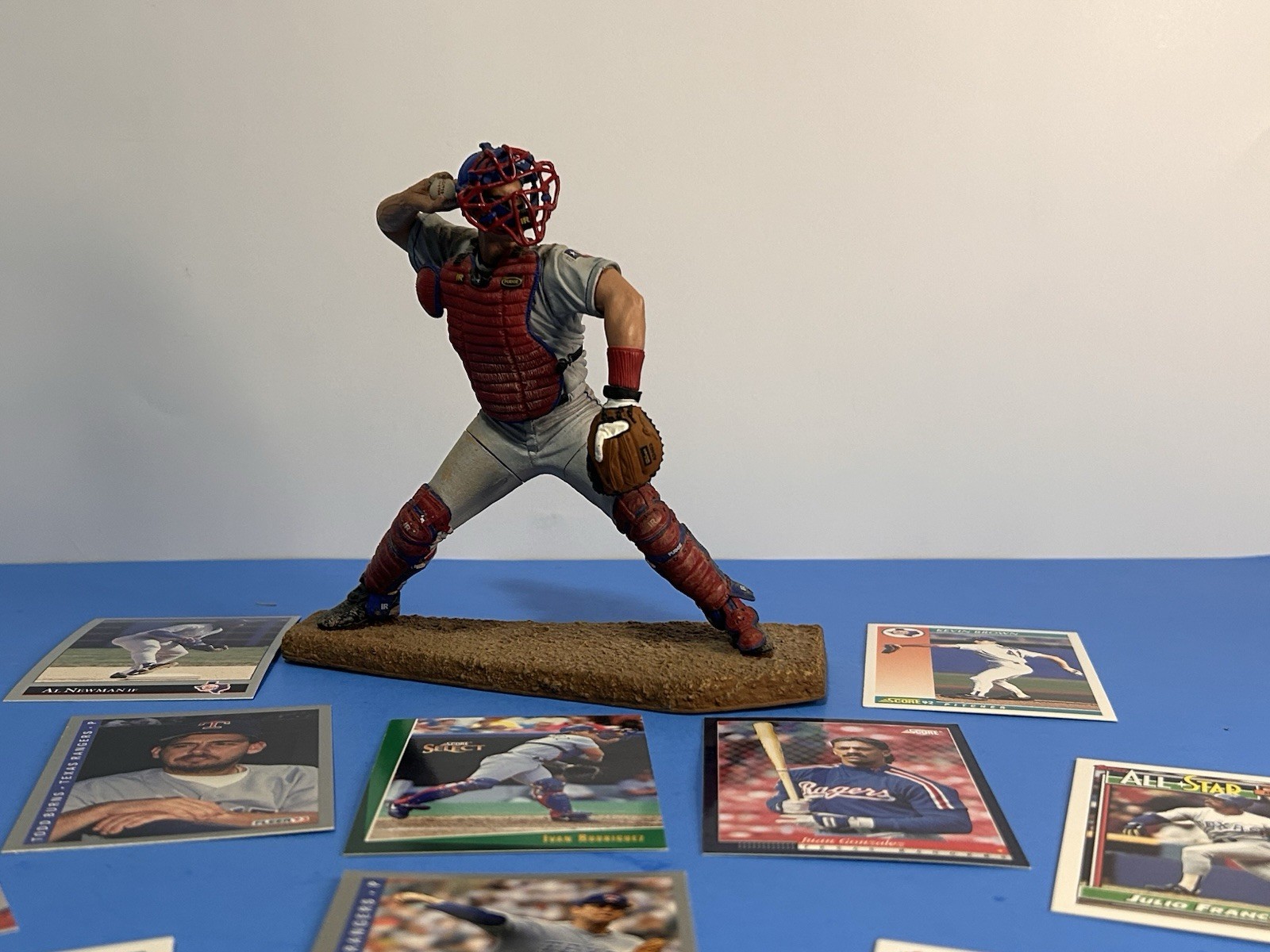 IVAN RODRIGUEZ McFarlane Action Figure 2002 with 10 trading cards pre-owned