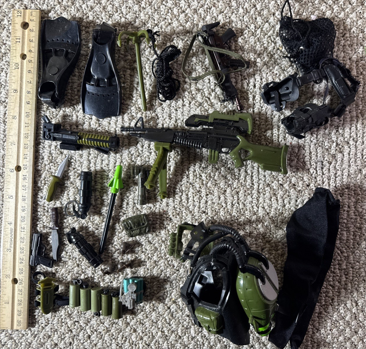 12&Prime; ACTION FIGURES – WEAPONS, CLOTHES, AND ACCESSORIES LOT – USED GUN HAS TWIST